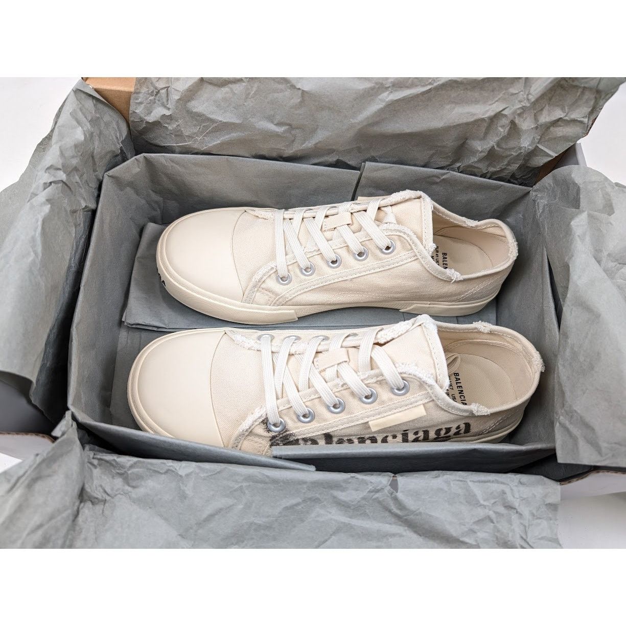 Balenciaga o1rshd1 Paris Low-Top Sneakers in White Size US 8 / EU 41 - 22 Thumbnail