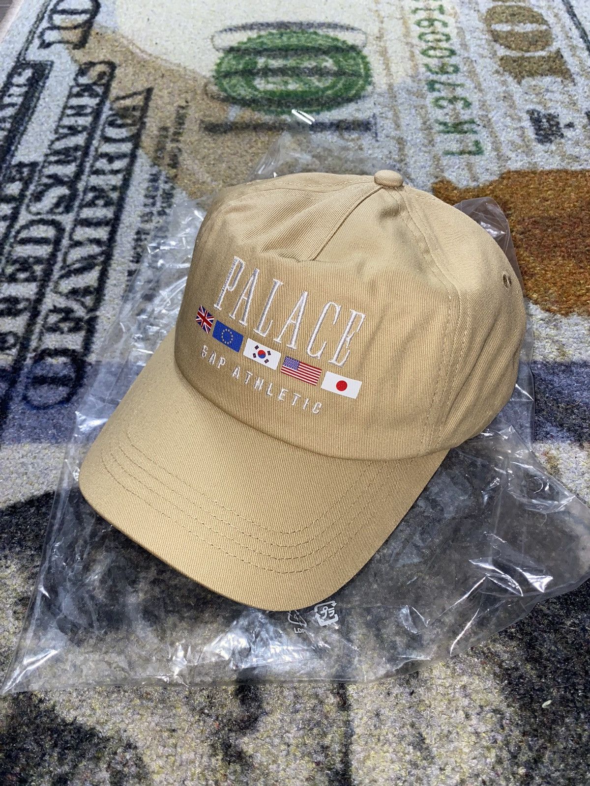 image of Gap Flags 6-Panel in Beige, Men's