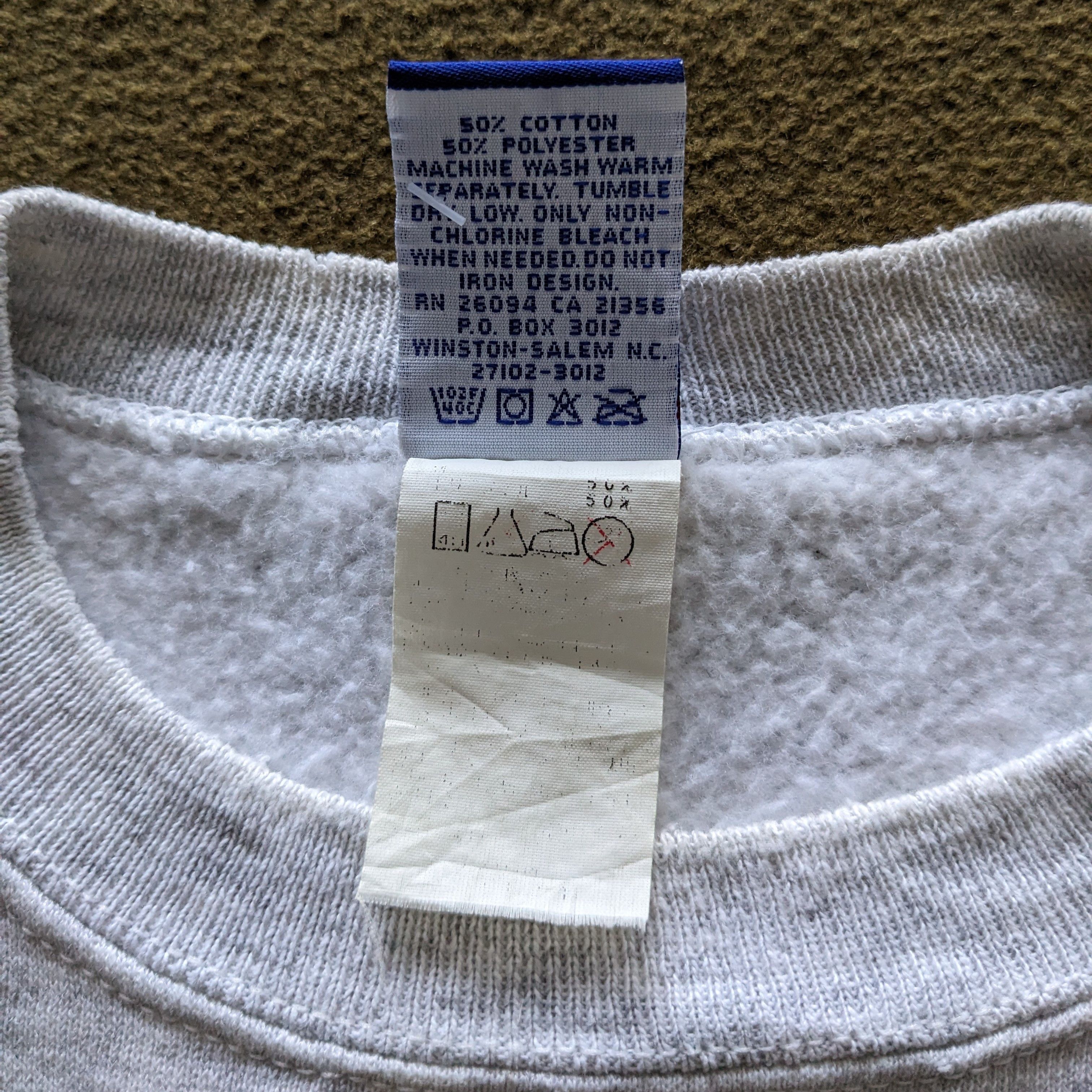Vintage Vintage YALE Champion American University Sweatshirt Size US M / EU 48-50 / 2 - 8 Thumbnail