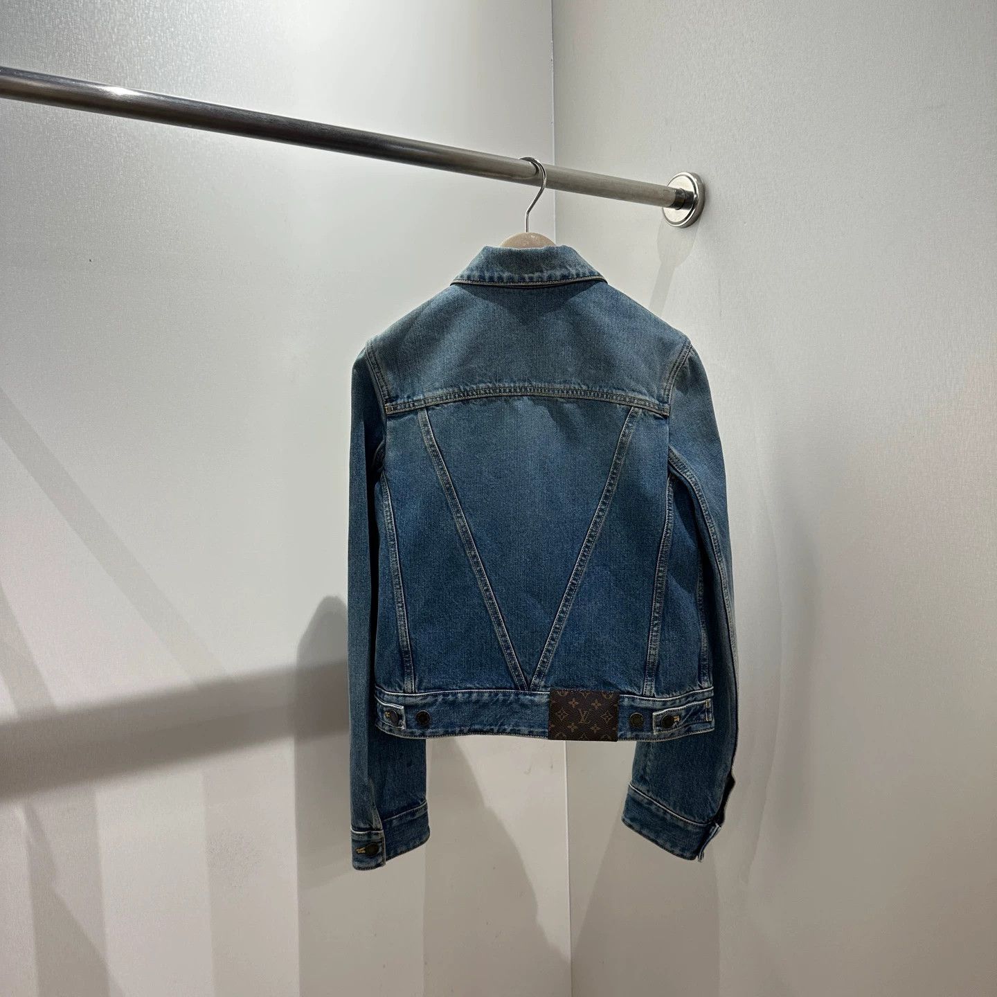 Louis Vuitton LV Monogram Leather Tag Button Denim Jacket 36 Cotton Size XS / US 0-2 / IT 36-38 - 2 Thumbnail