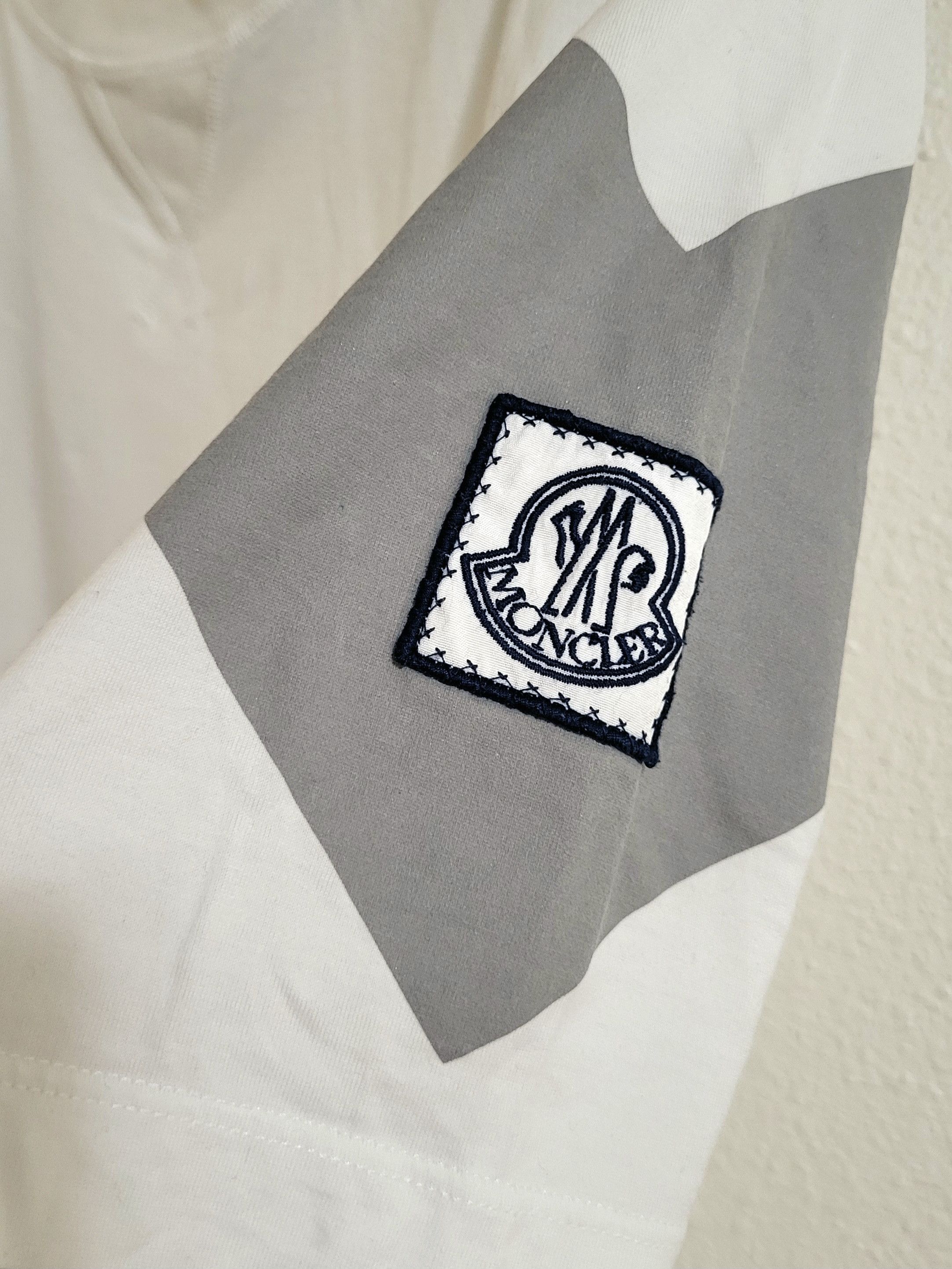 Moncler × Moncler Gamme Bleu × Thom Browne Gray Chervon Print Logo Maglia Tee Shirt Size US S / EU 44-46 / 1 - 2 Thumbnail