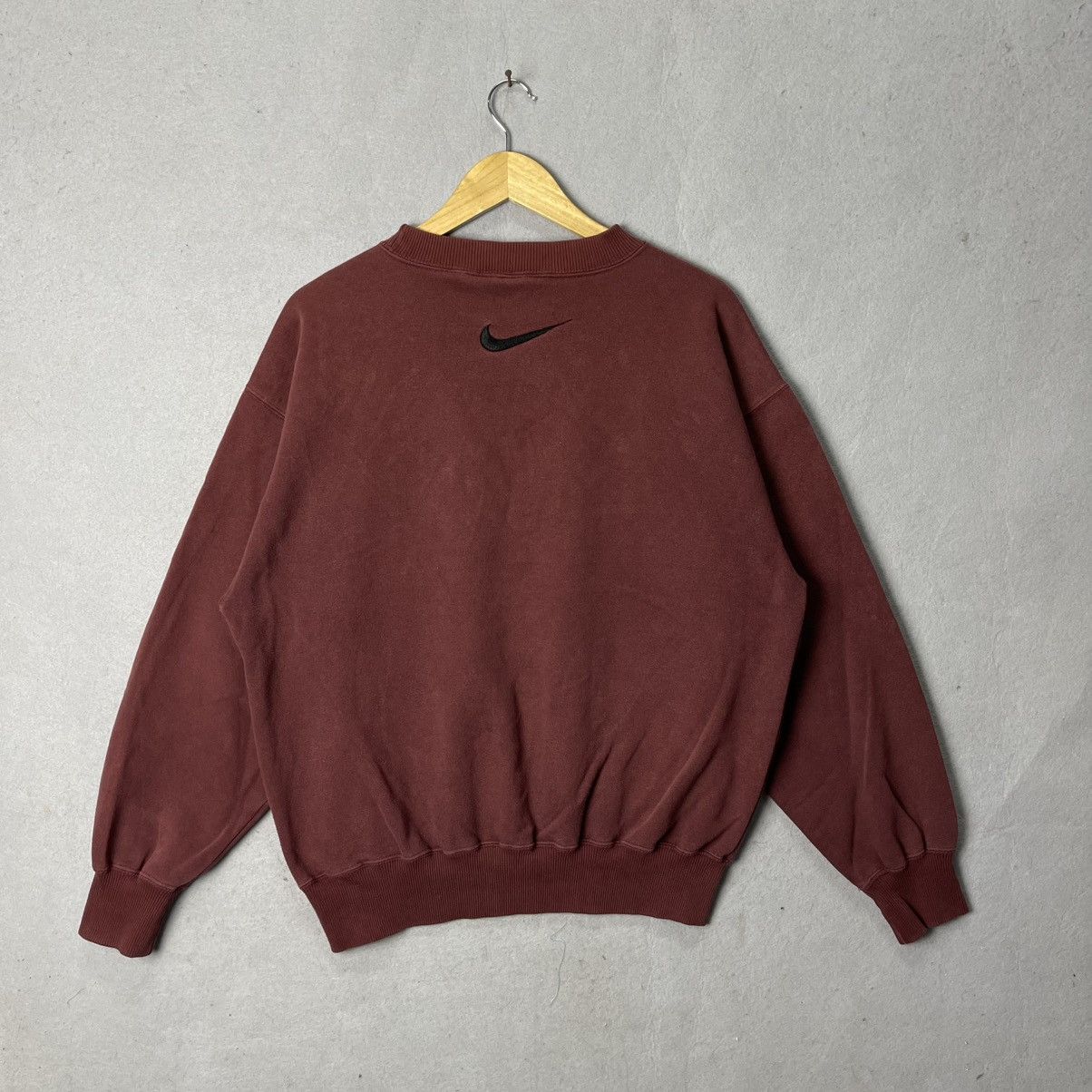 Nike Vintage Nike Swoosh Crewneck Sweatshirt – Burgundy (M) Size US M / EU 48-50 / 2 - 6 Thumbnail