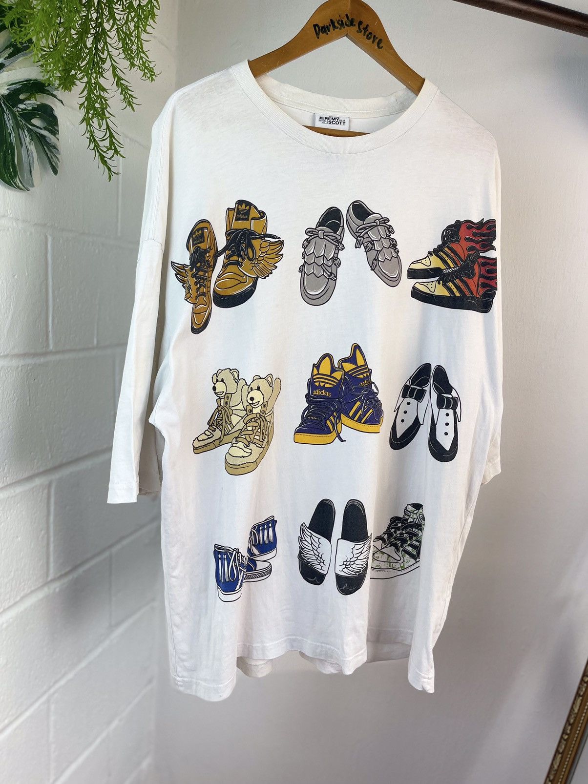 Adidas × Jeremy Scott Adidas x Jeremy Scott Oversize Shoes print Tee Size US XL / EU 56 / 4 - 2 Thumbnail