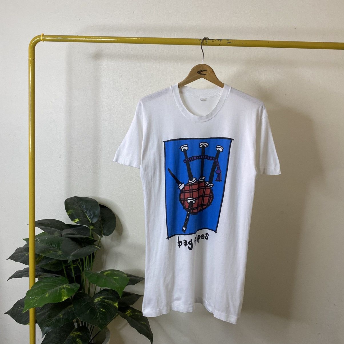 Vintage 1990s Pop Art "Bagpipes" T Shirt Size US M / EU 48-50 / 2 - 1 Thumbnail
