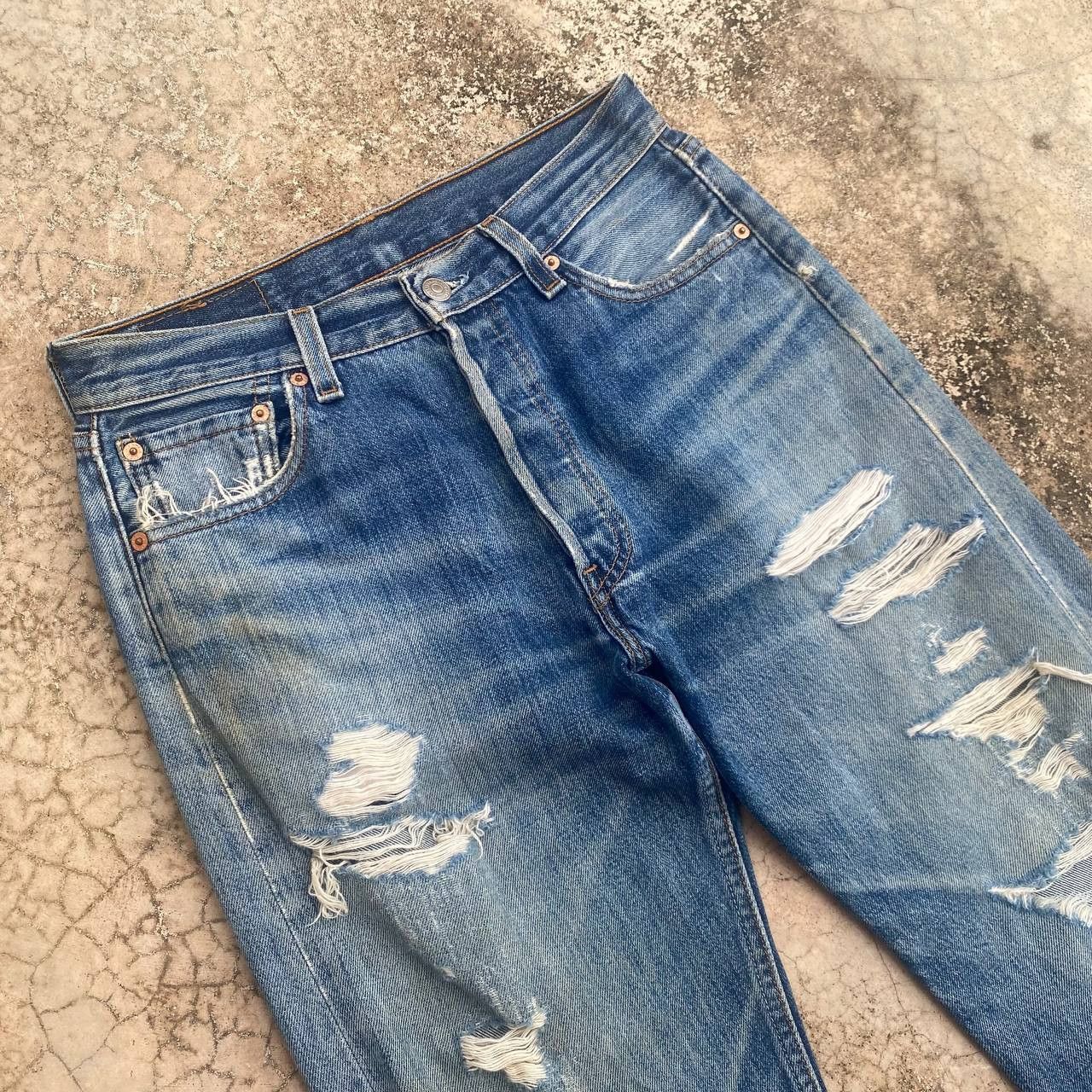 Levi's Vintage Clothing × Vintage KURT COBAIN VINTAGE LEVIS 501 DISTRESSED DIRTY JEAN BJ07-07 Size US 29 - 15 Thumbnail
