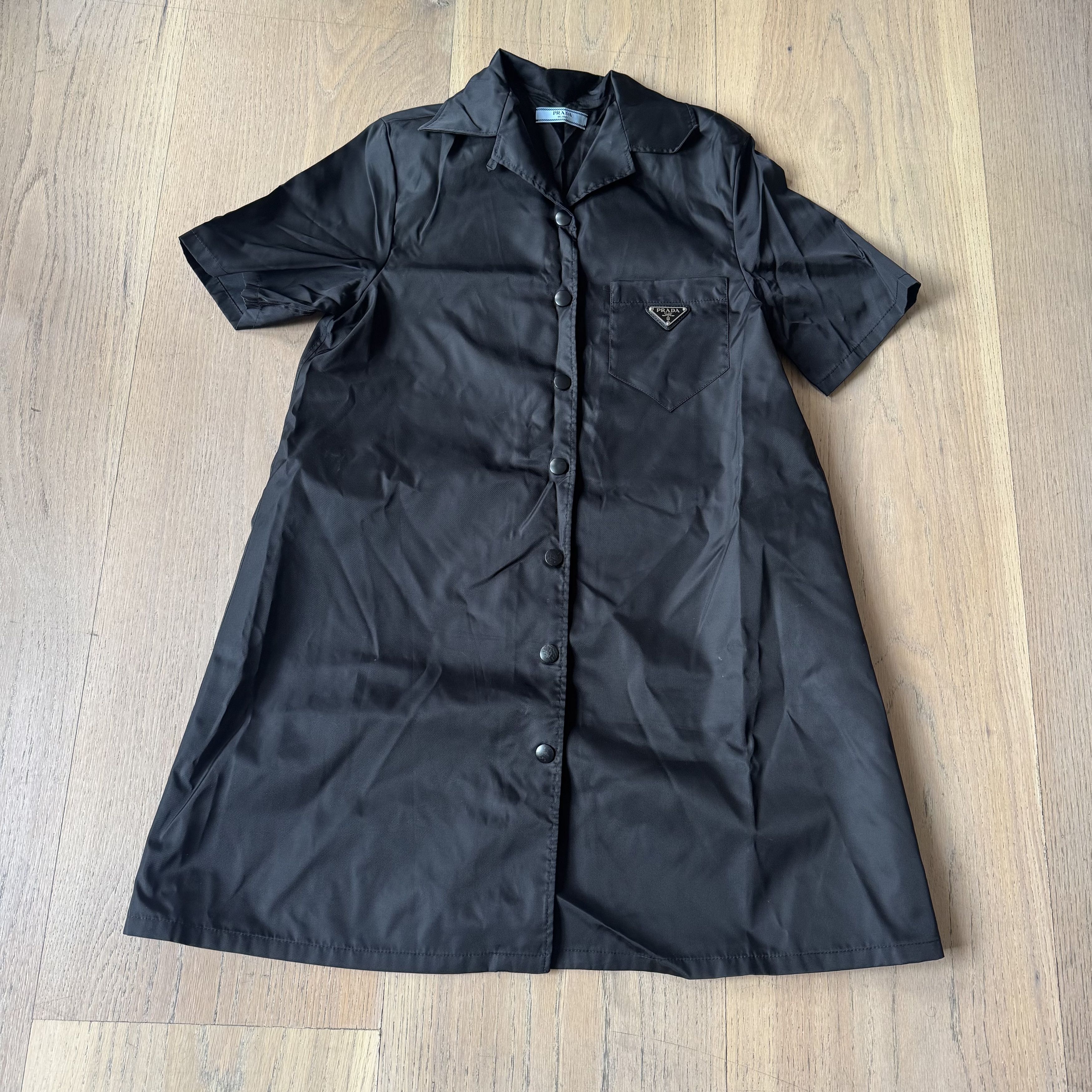 Prada Prada - Re-Nylon Short Sleeve Badge Dress - Black Size XS / US 0-2 / IT 36-38 - 1 Thumbnail