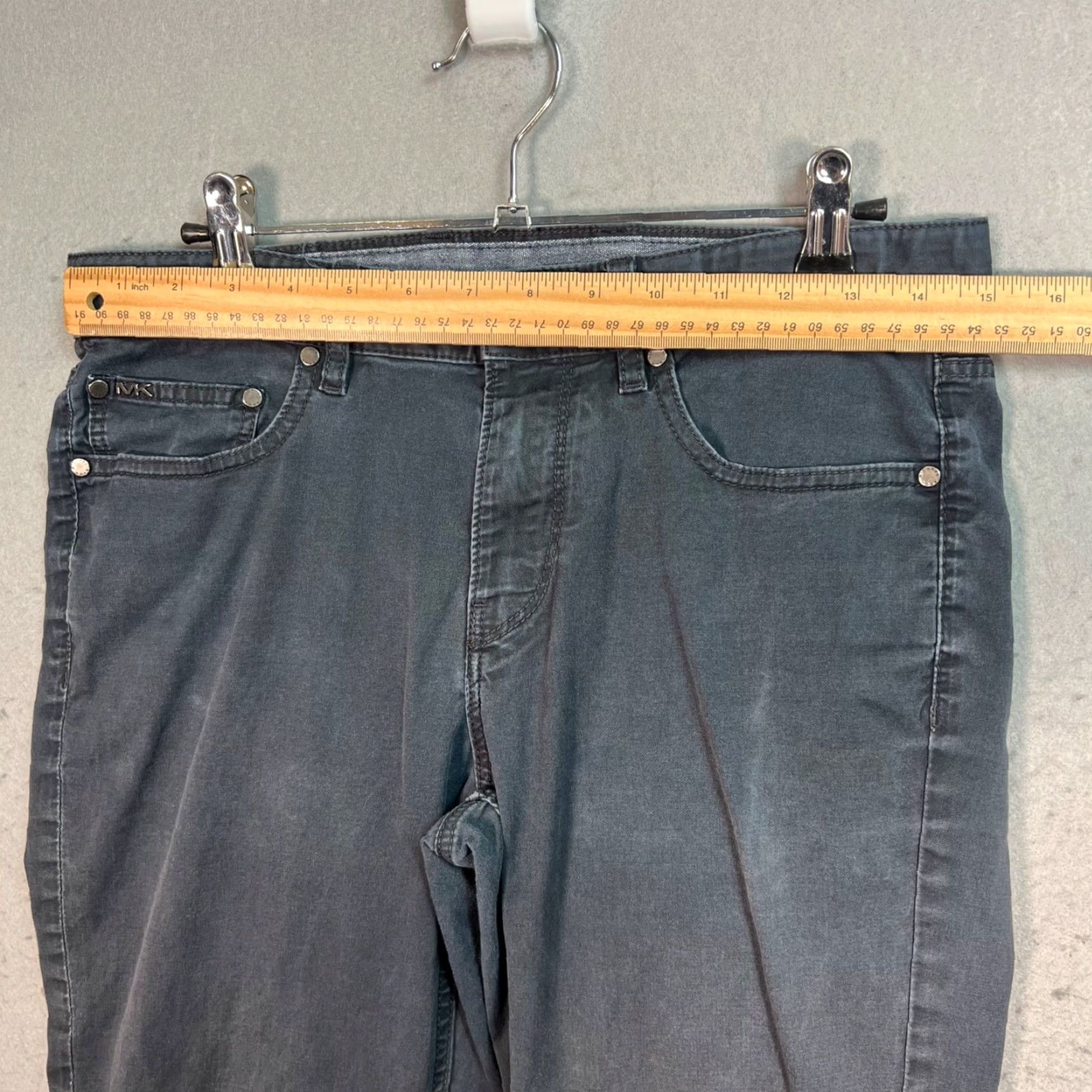 Michael Kors VINTAGE Michael Kors Mens Parker Fit Jeans Tapered Leg Size 29 Waist 29 Inseam 31 Grey Cotton Blend Size US 29 - 6 Thumbnail