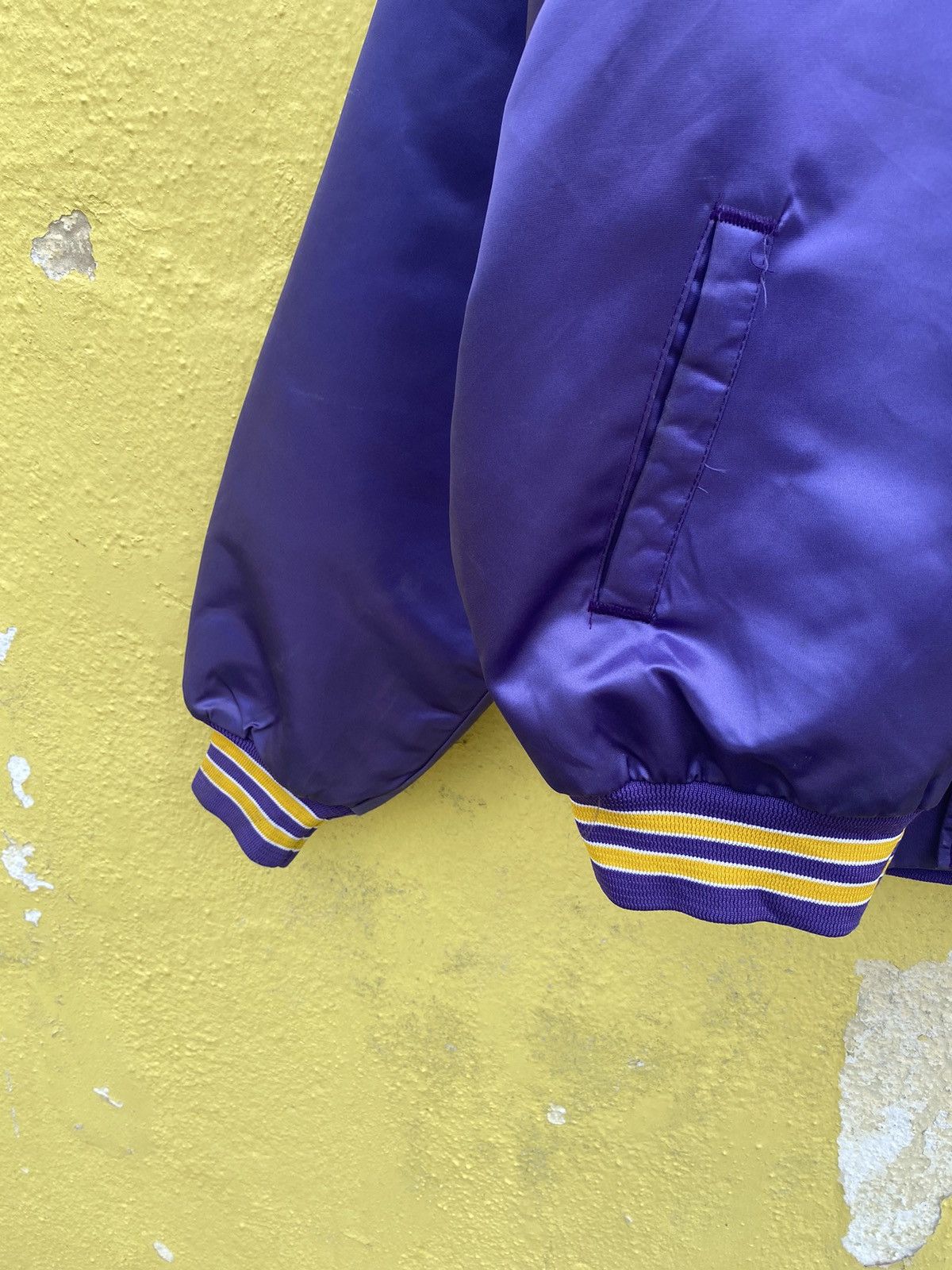 NFL Vintage minnesota viking nfl chalk line satin bomber jacket Size US XL / EU 56 / 4 - 7 Thumbnail