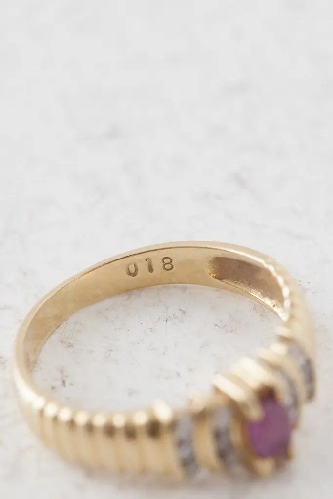 Vintage 18k gold ring with diamonds & ruby Size ONE SIZE - 8 Thumbnail