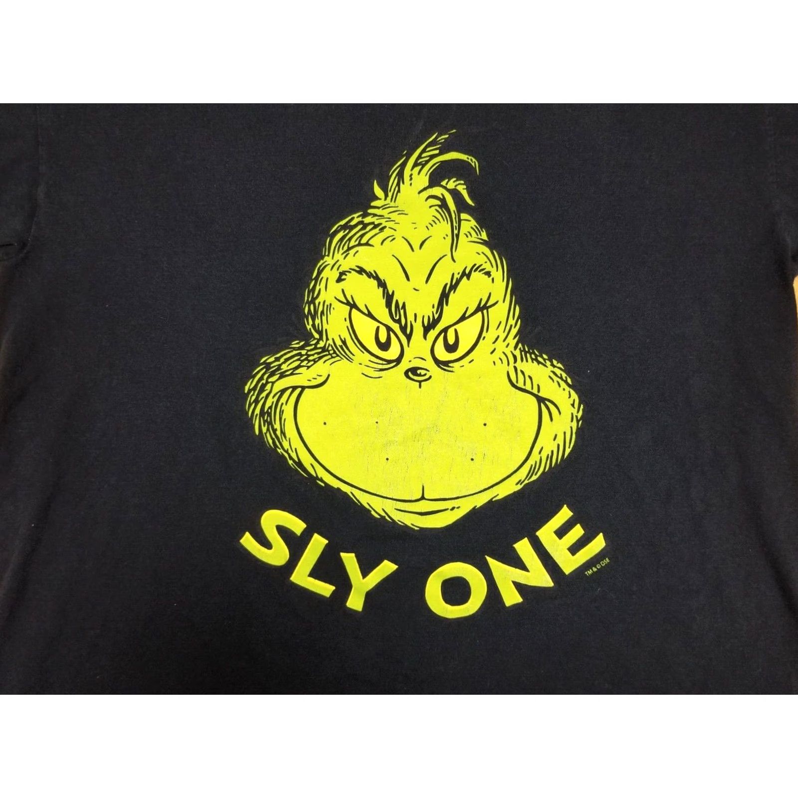 Vintage VINTAGE Unbranded T-Shirt SHIRT Men XL Black Dr. Seuss Grinch Sly One Short Sleeve Round Neck Cotton 24x29 USA Retro Band University USA Theme Mens Size US XL / EU 56 / 4 - 2 Thumbnail