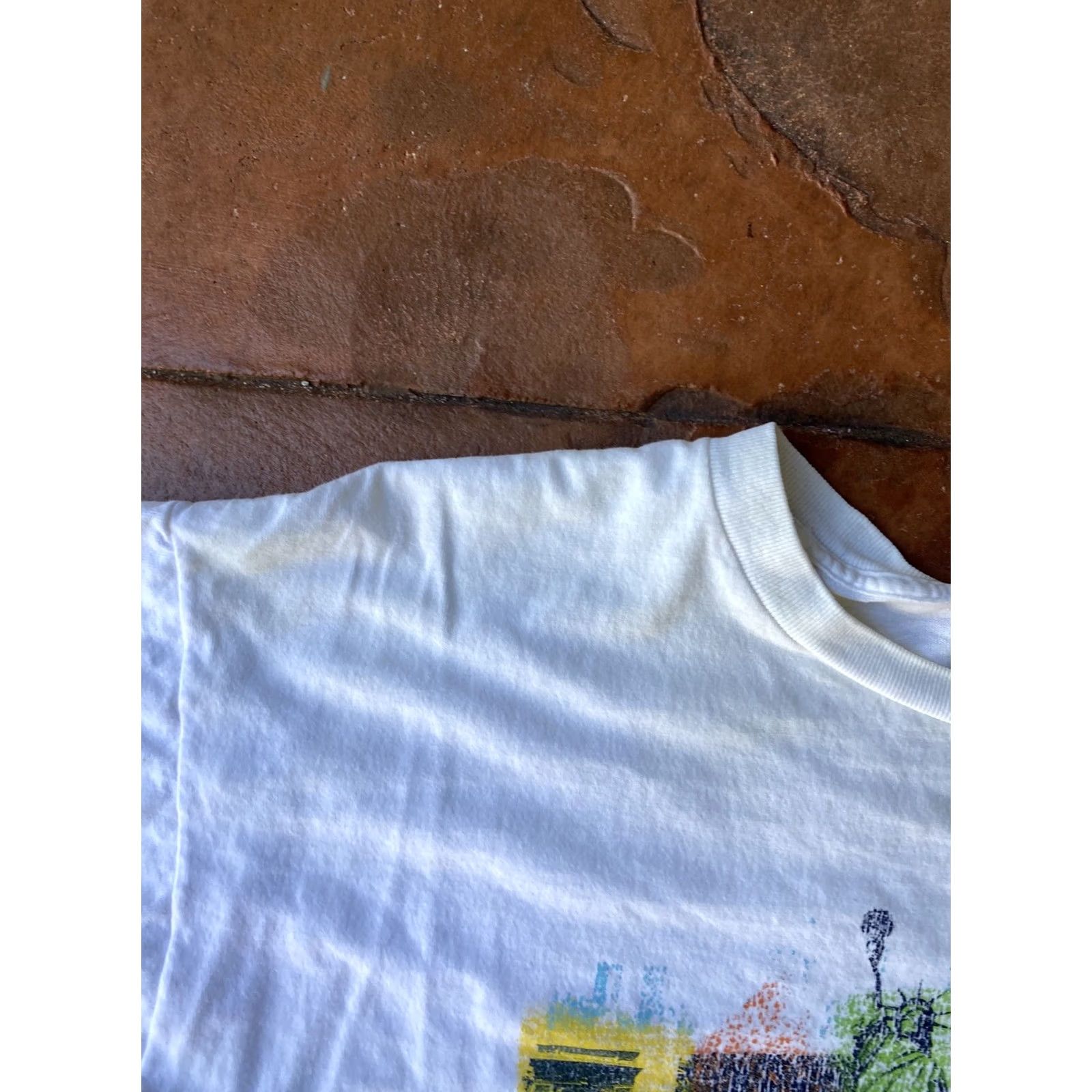 Fruit Of The Loom VINTAGE New York City Skyline Twin Towers Statue Of Liberty T-Shirt XL White Cotton Fruit of the Loom 90s Mens Short Sleeve Crew Neck Graphic Print Size US XL / EU 56 / 4 - 4 Thumbnail