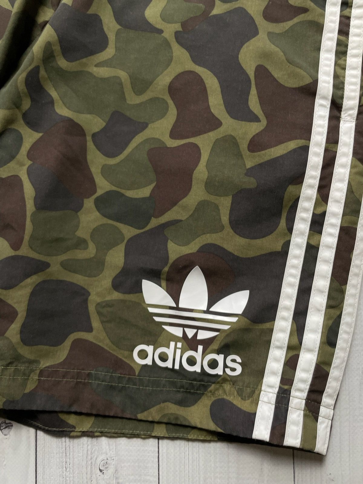Adidas × Vintage Vintage adidas originals camo shorts size M logo Size US 32 / EU 48 - 2 Thumbnail