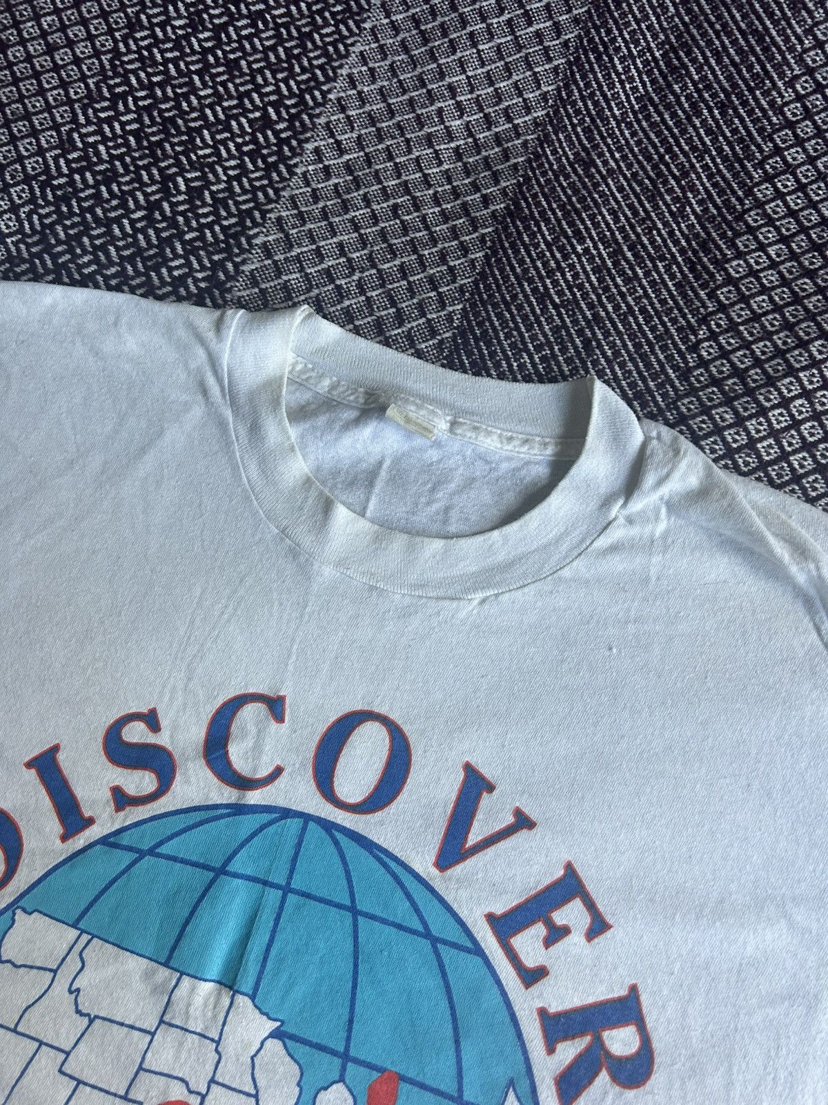 Vintage Vintage Discover America 90s Screen Stars T-shirt Size XL Size US XL / EU 56 / 4 - 5 Thumbnail