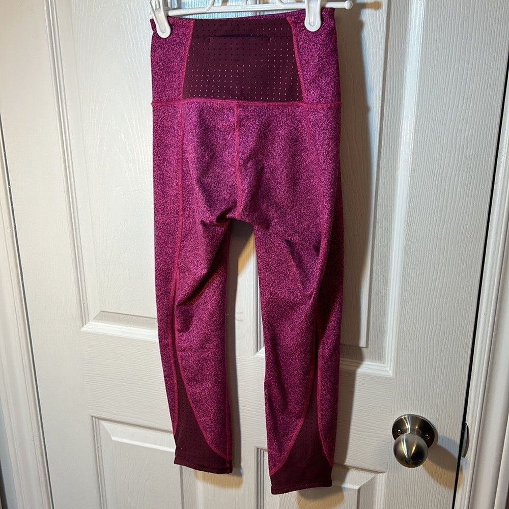 Lululemon Size 2 Lululemon pink speckled crop leggings Size 26" / US 2 / IT 38 - 4 Thumbnail