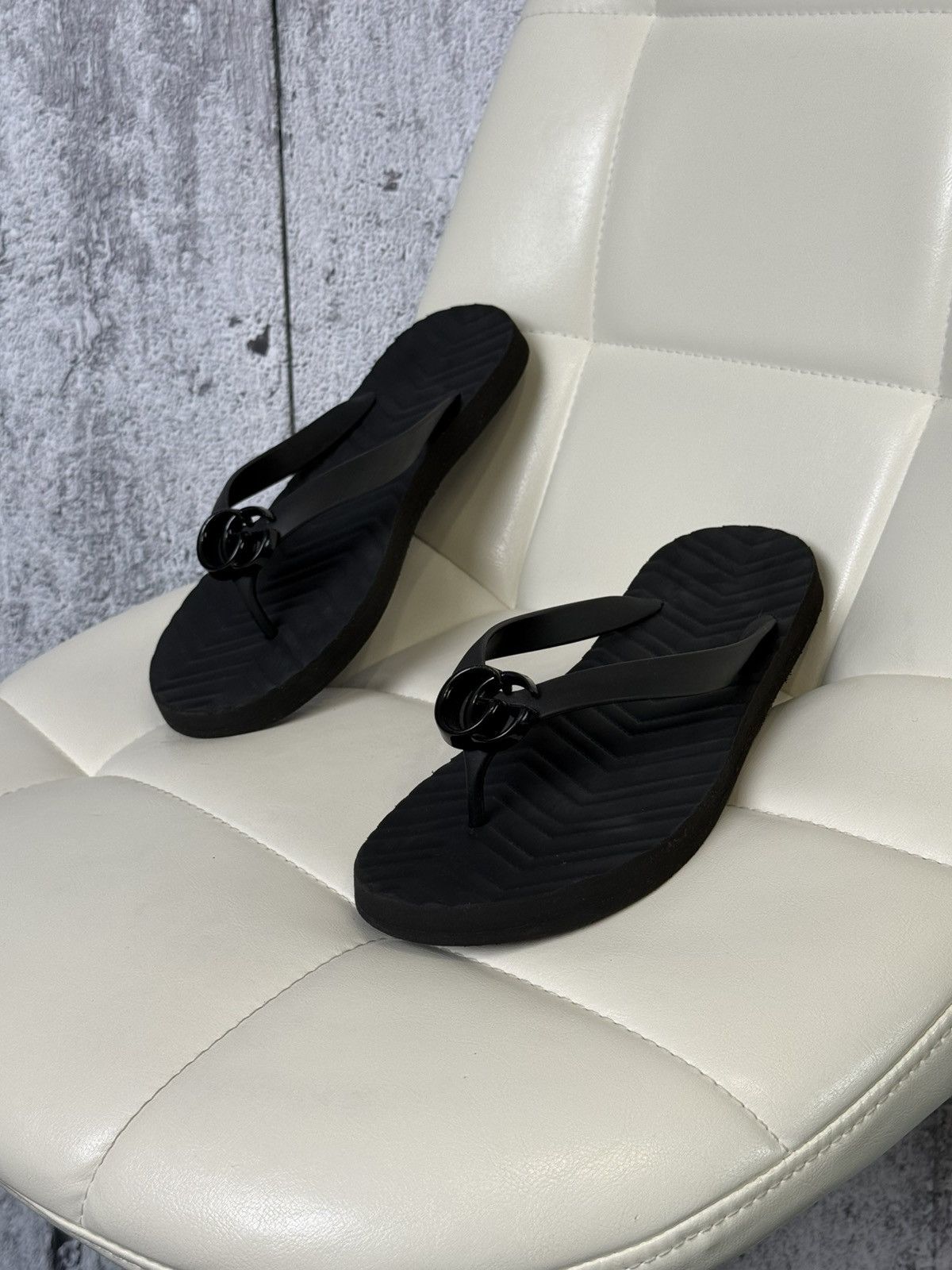 Gucci Gucci GG Marmont Rubber Thong Flip Flops Sandals Mens Size 9 Size US 9 / EU 42 - 1 Thumbnail