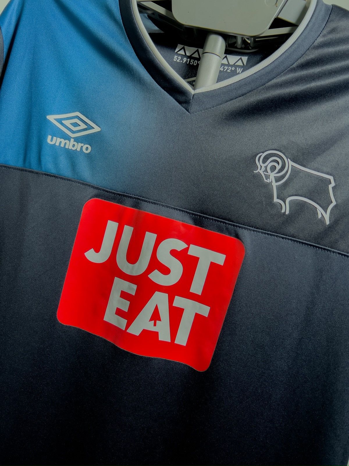 Umbro Umbro Derby County 2016-2017 Away Jersey Size US L / EU 52-54 / 3 - 3 Thumbnail
