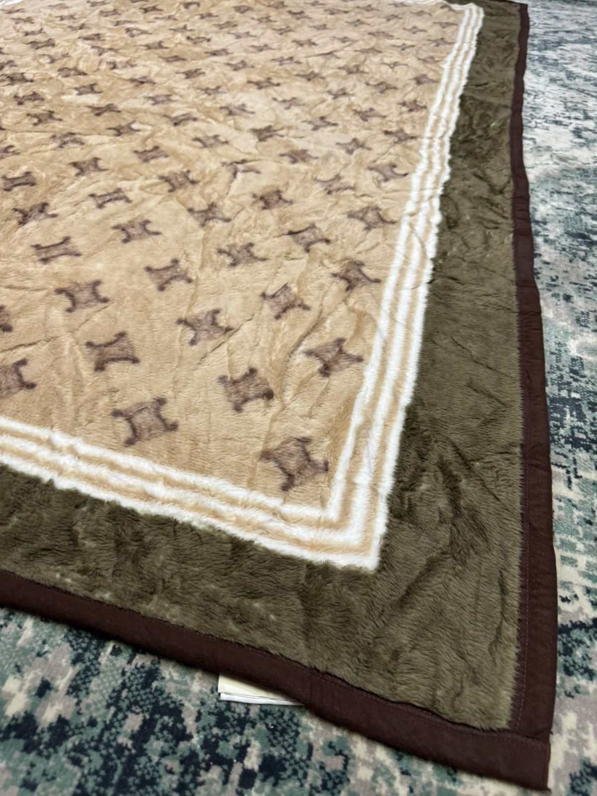 Celine CELINE BIG MONOGRAM FLUFFY BLANKET MAT Size ONE SIZE - 4 Thumbnail