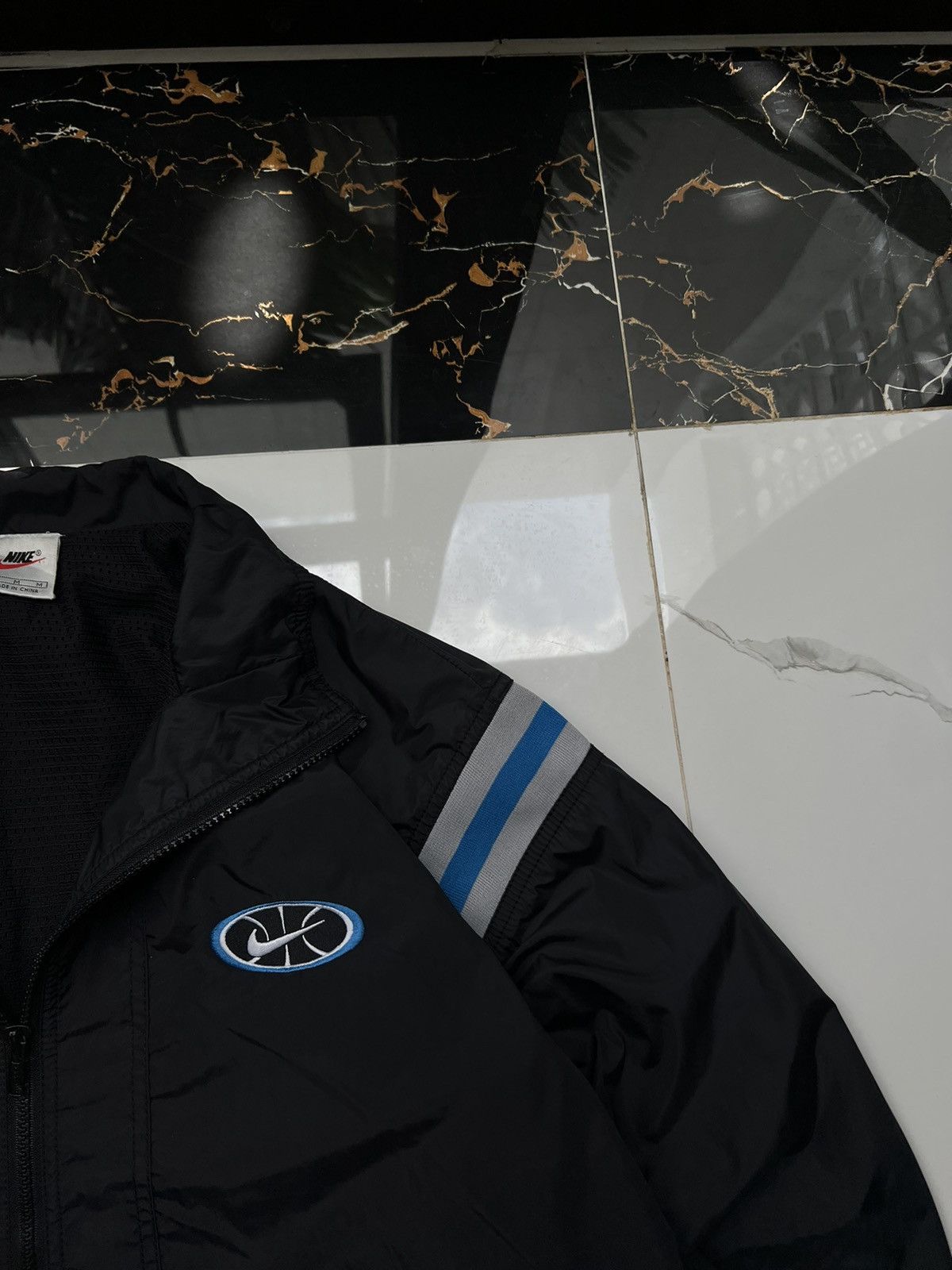 Nike × Vintage 90’s NIKE RARE BASKETBALL RETRO Y2K SWOOSH LOGO JACKET Size US M / EU 48-50 / 2 - 4 Thumbnail