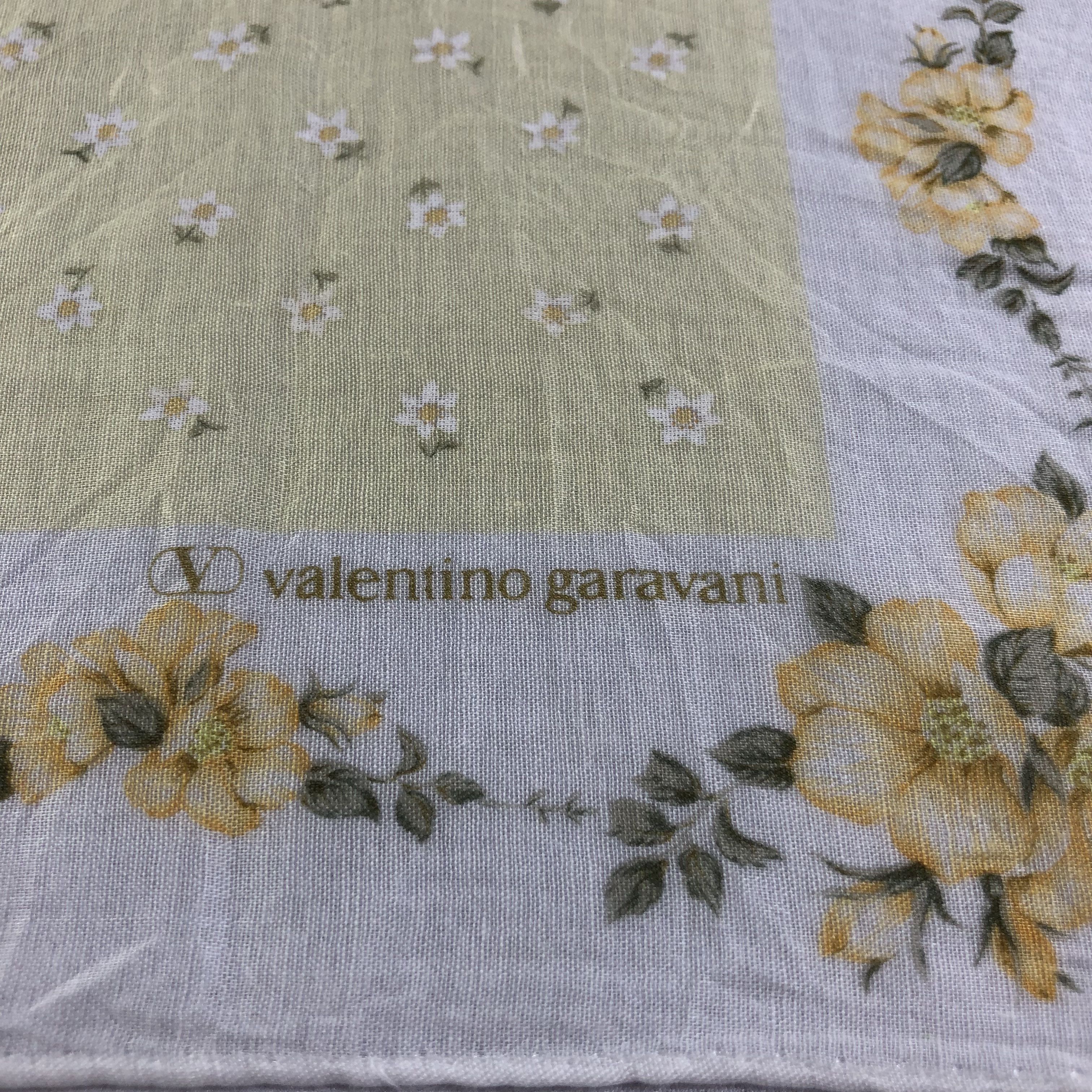 Vintage vAlEnTiNo GaraVANi Handkerchief Neckerchief Bandana H2028 Size ONE SIZE - 4 Thumbnail
