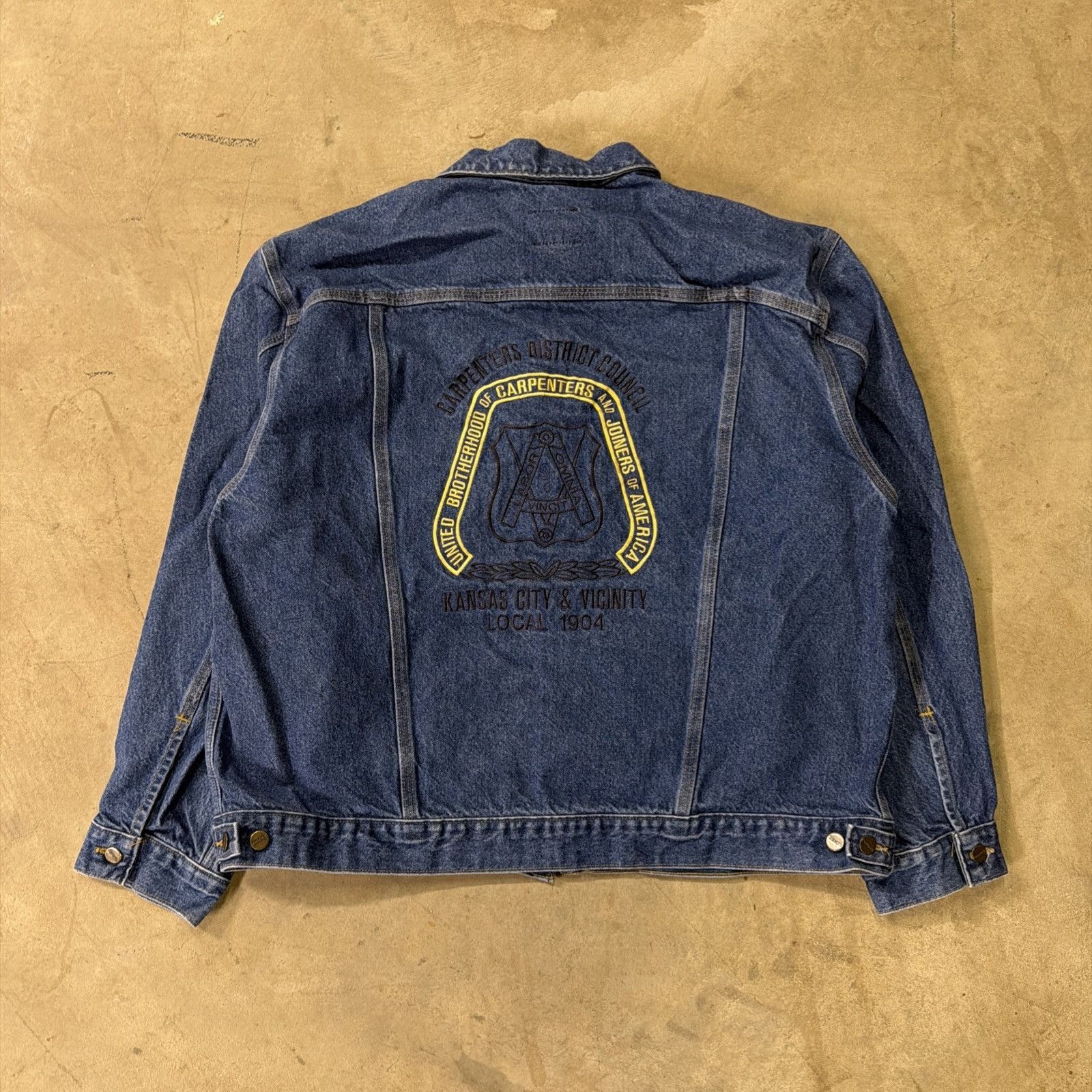 Carhartt Vintage Carhartt Denim Jacket USA Made J12DST Trucker Size US XL / EU 56 / 4 - 7 Thumbnail