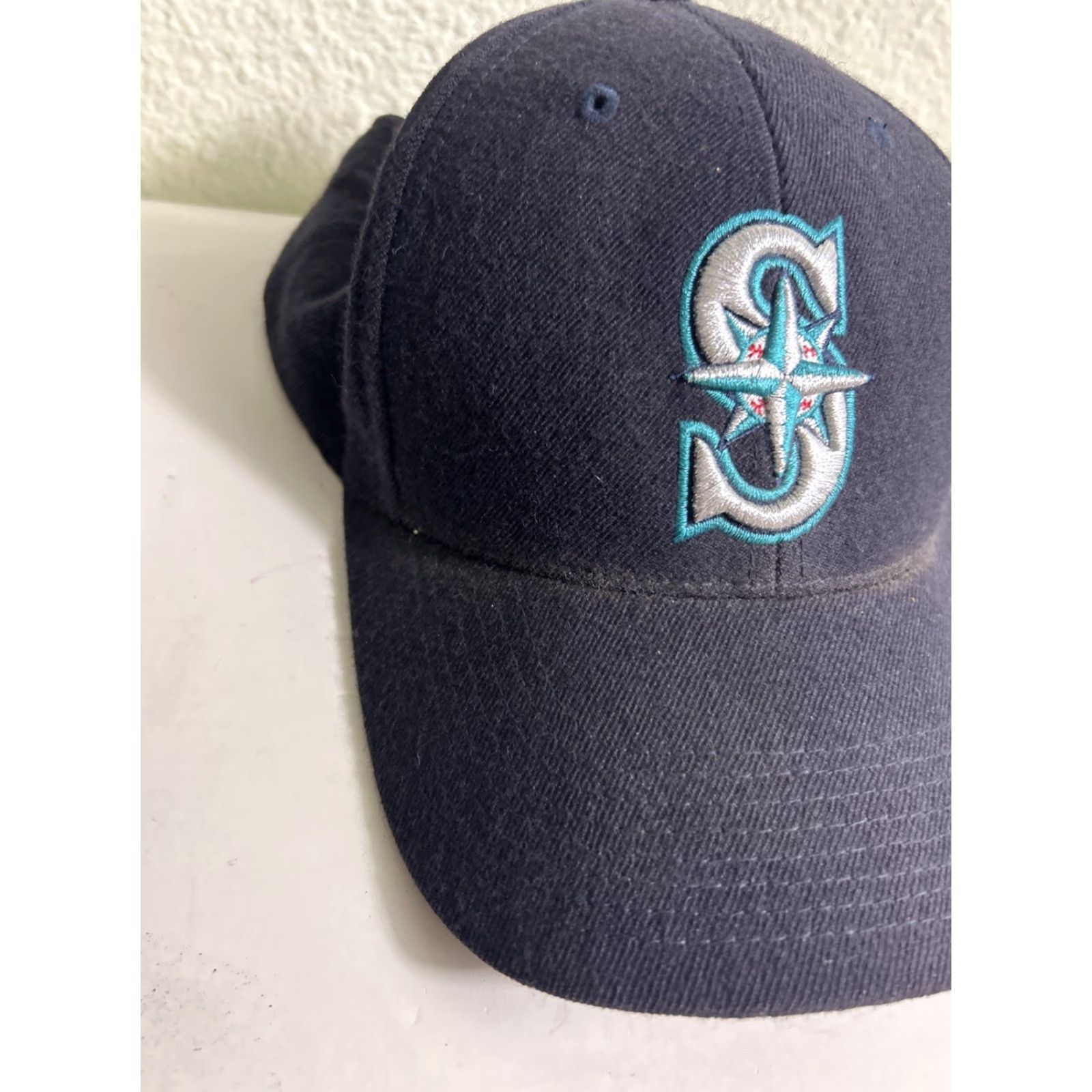 Nike VINTAGE Nike Team Seattle Mariners MLB Strap Back Hat Adjustable Unisex Adults Baseball Cap 90s Logo Black Cotton Canvas Men Women Men Women Size ONE SIZE - 4 Thumbnail