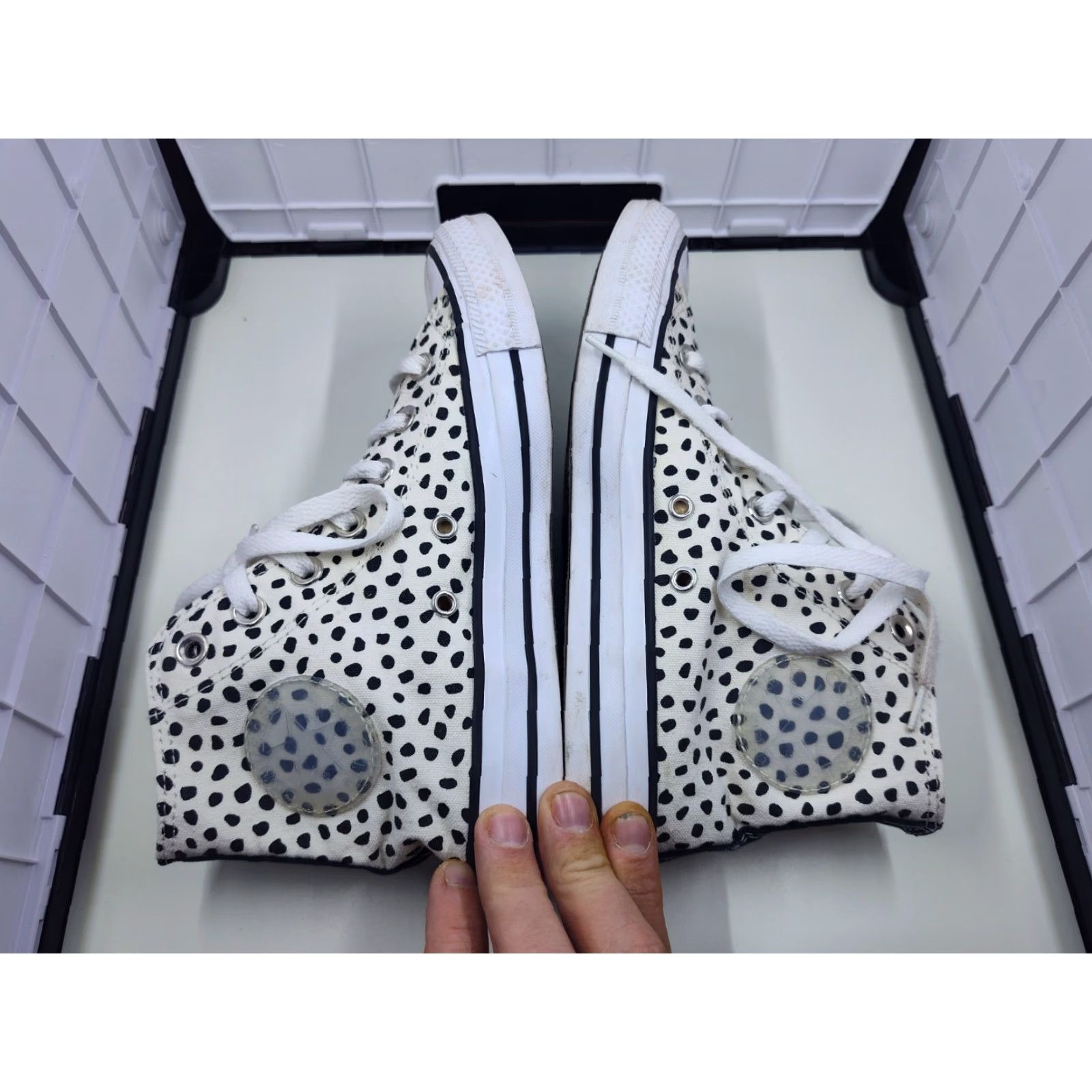 Converse Women's Converse Chuck Taylor All Star High Top Welcome To The Wild Leopard Sneakers 7 White Size M / US 6-8 / IT 42-44 - 7 Thumbnail