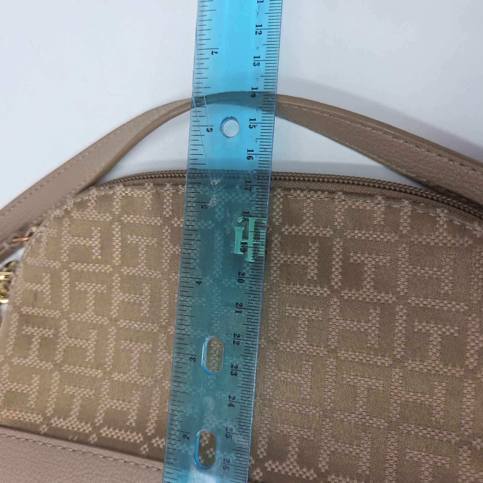 Tommy Hilfiger Tommy Hilfiger Crossbody Square Monogram Tan FLAW Size ONE SIZE - 13 Thumbnail