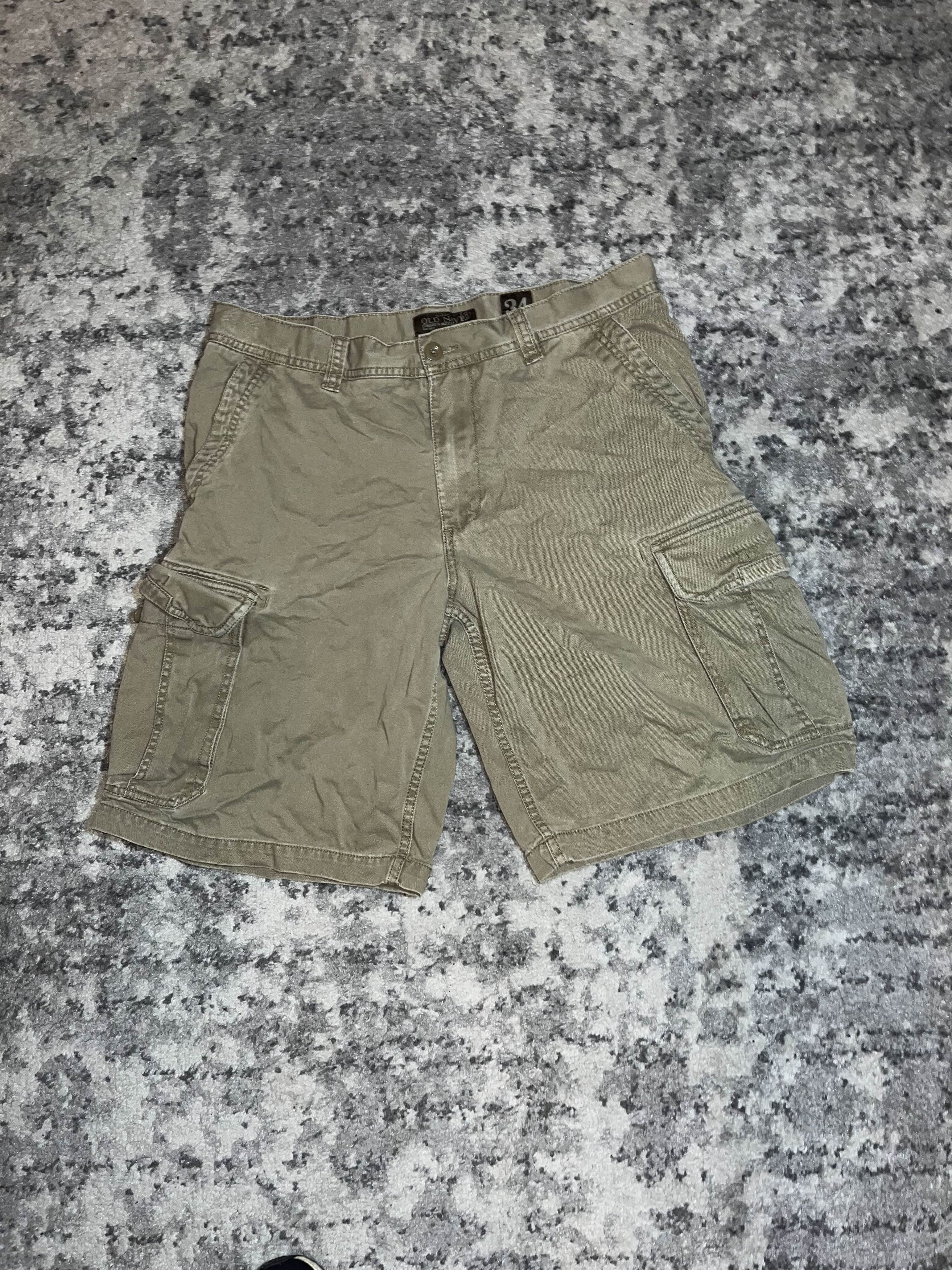 Old Navy Y2K Old Navy Khaki Baggy Cargo Shorts Size US 34 / EU 50 - 1 Thumbnail
