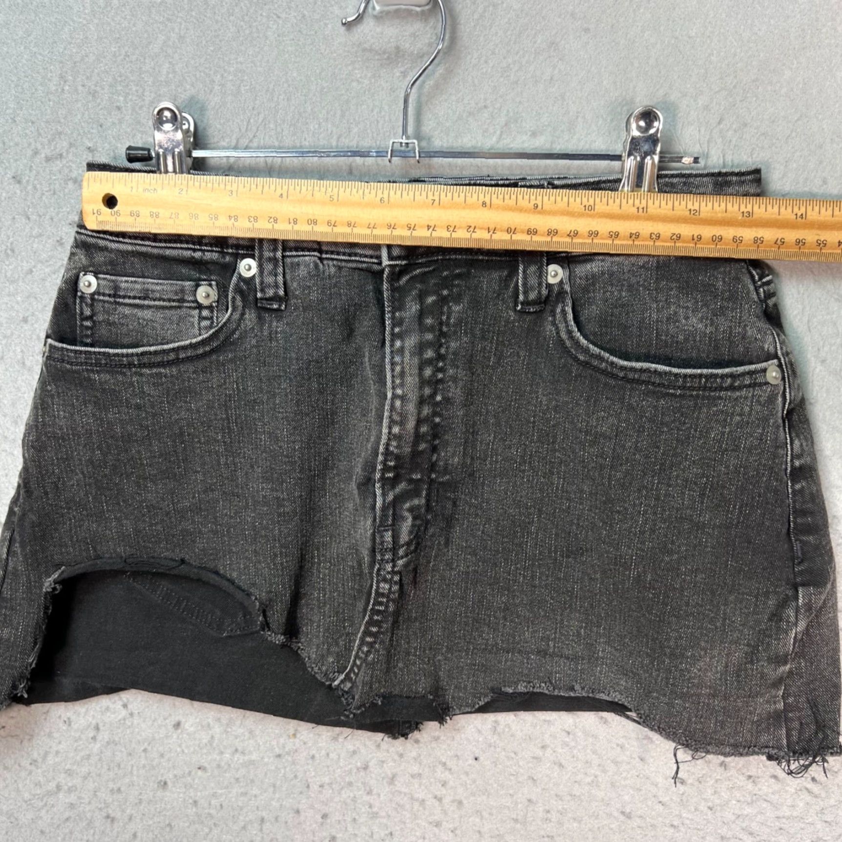 Banana Republic Banana Republic Skirt Womens 0 Tall Distressed Black Denim Mini Raw Hem Short 8/10 Summer Spring Girls Womens Size 25" / US 0 / IT 36 - 5 Thumbnail