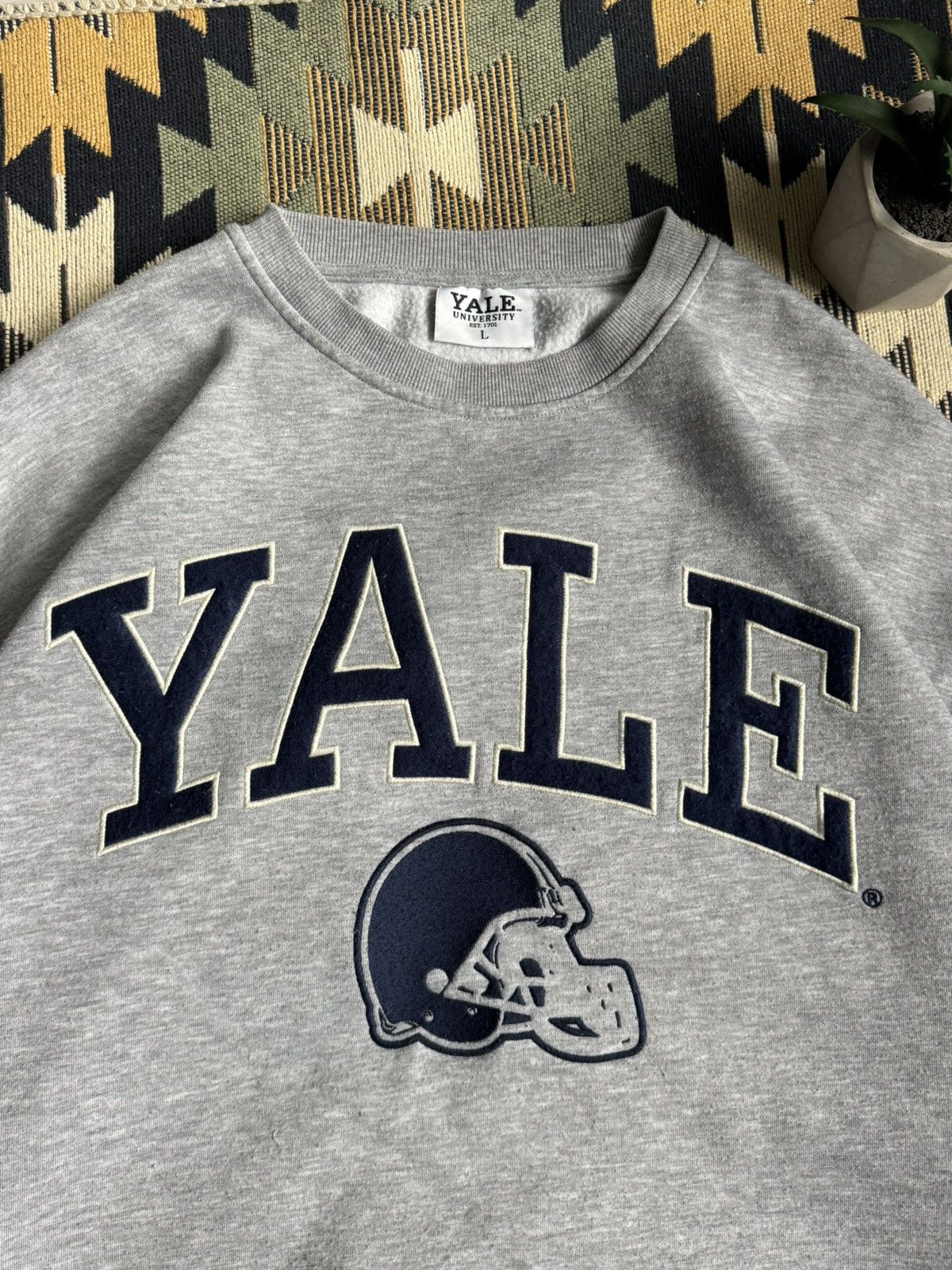 Vintage Vintage Yale University Oversized Sweatshirt Size US L / EU 52-54 / 3 - 7 Thumbnail