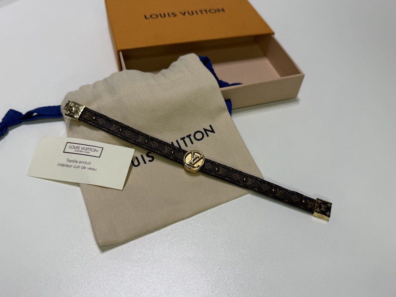 Louis Vuitton Louis Vuitton Reversible LV Circle Bracelet Monogram Noir Size ONE SIZE - 3 Thumbnail