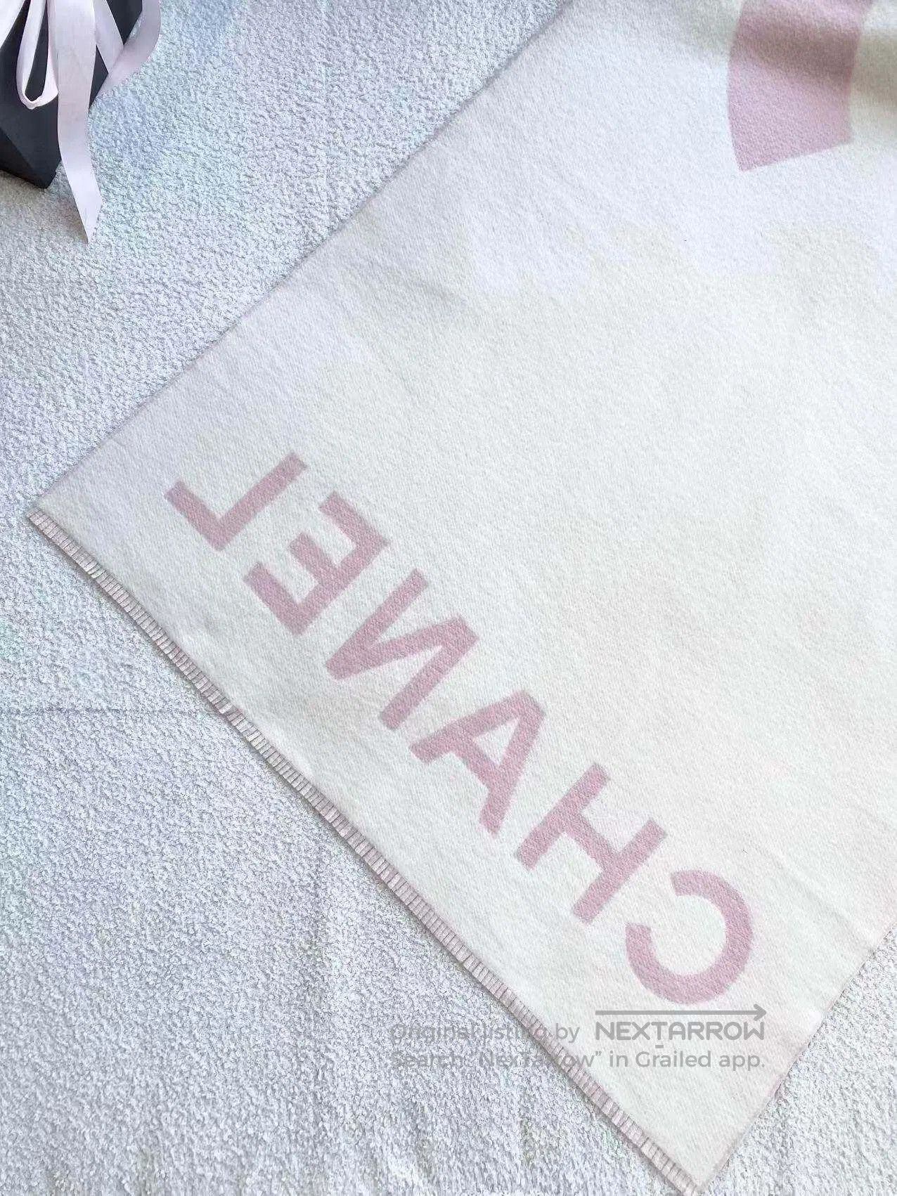 Chanel Chanel 21k double-sided letter logo cashmere scarf| Size ONE SIZE - 4 Thumbnail