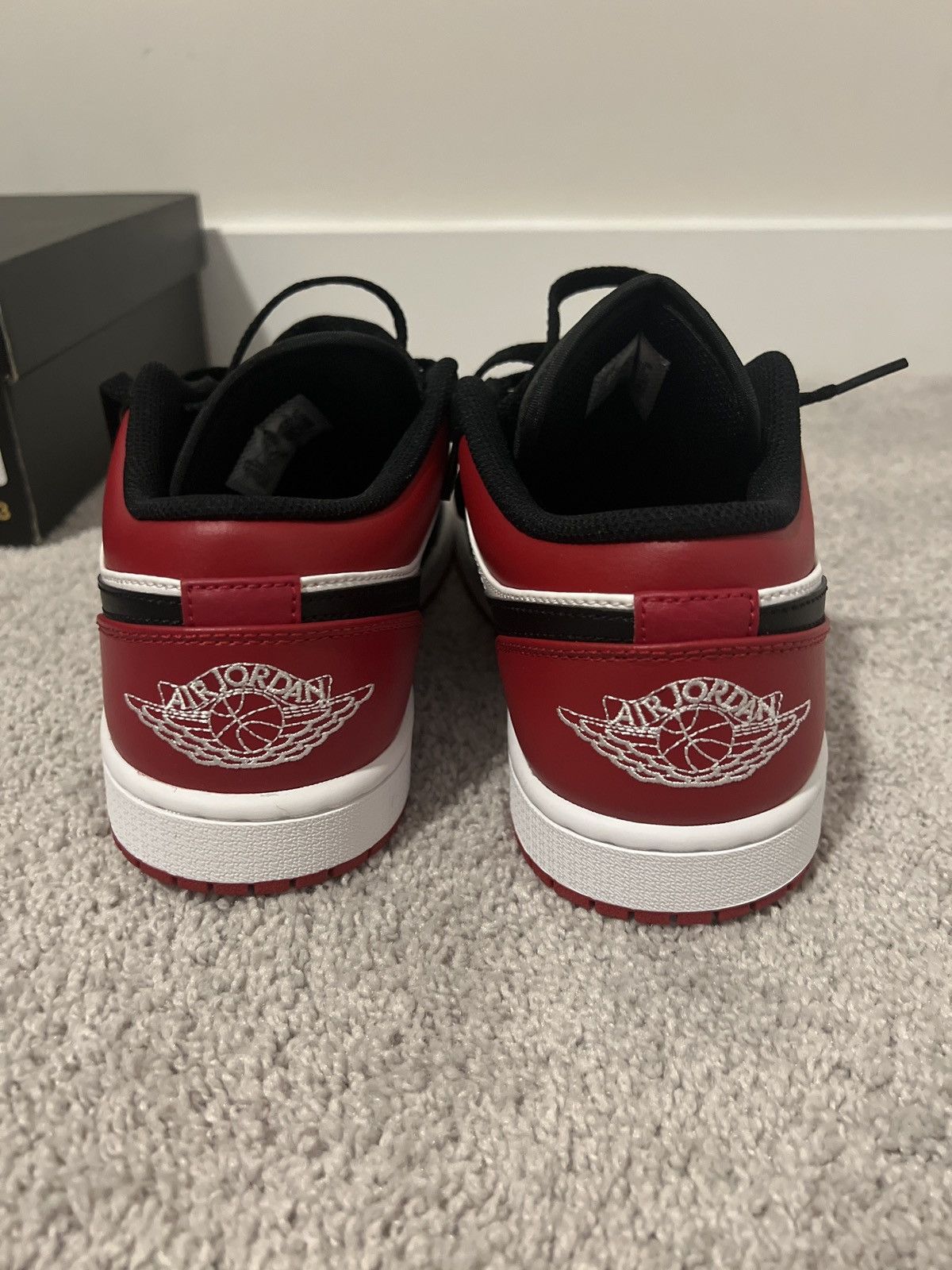 Jordan Brand × Nike Jordan 1 Low Bred Toe Size US 8.5 / EU 41-42 - 5 Thumbnail