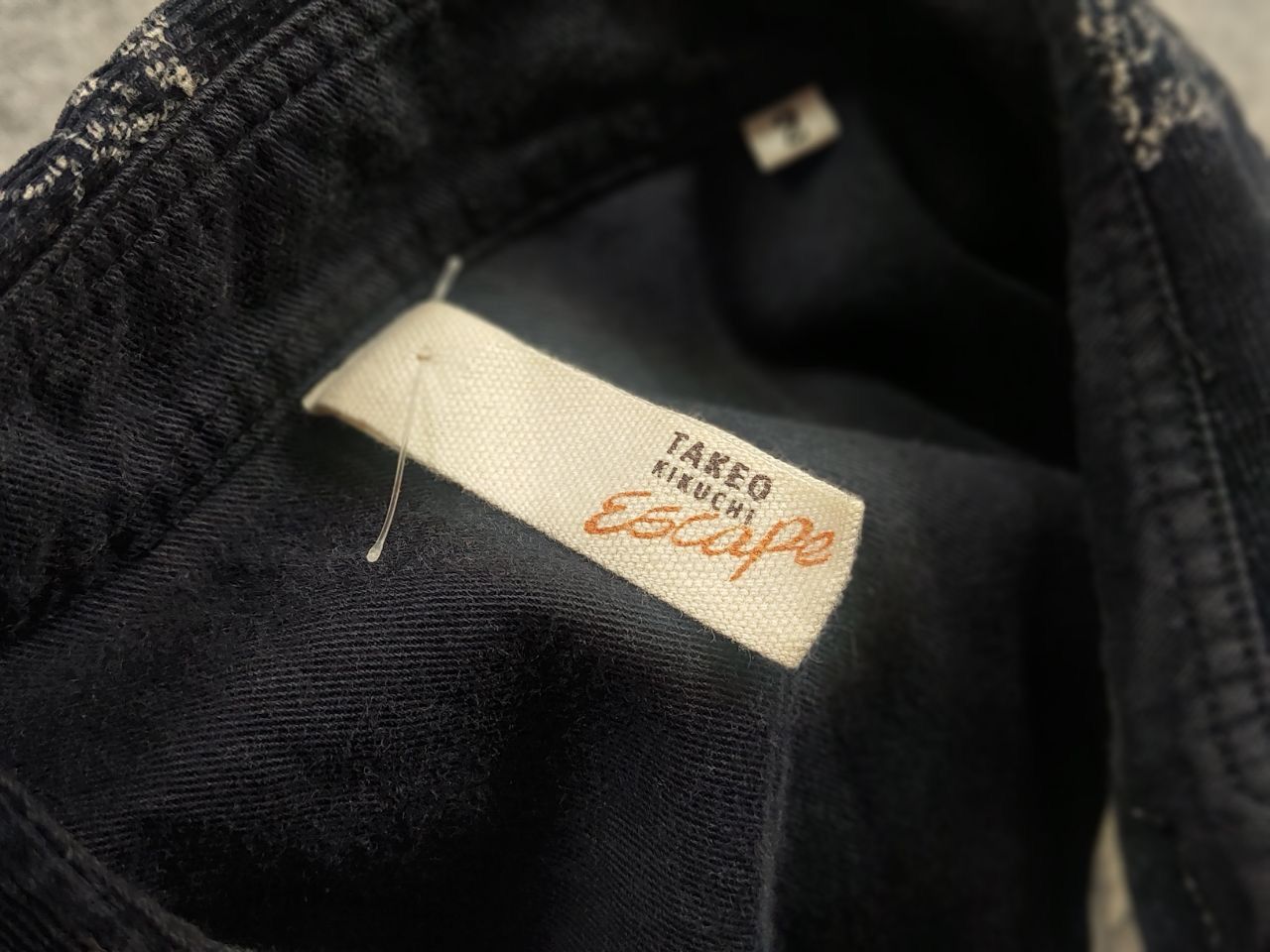 Takeo Kikuchi Vintage takeo kikuchi Escape Japan Design Corduroy Art Shirt Size US M / EU 48-50 / 2 - 12 Thumbnail
