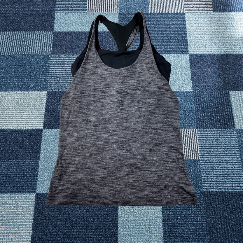 Lululemon Lululemon Tank Top Womens Size 6 Twist Toil Gray Light Luon Stretch Yoga Sleeveless Racerback Scoop Pullover Activewear Size M / US 6-8 / IT 42-44 - 1 Thumbnail