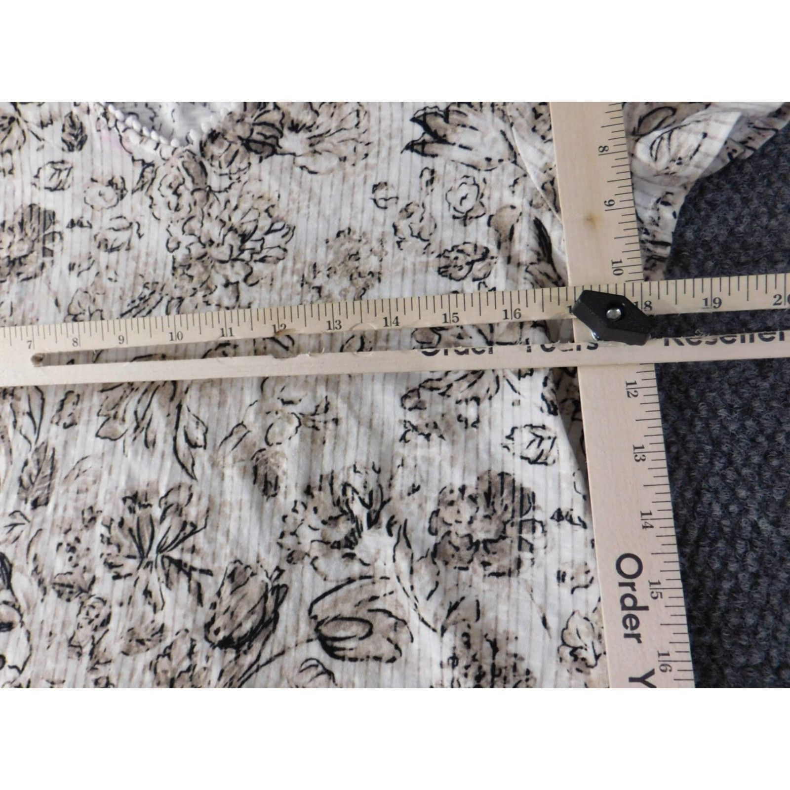 Vintage Chicos Blouse Shirt Womens V-Neck Beige Floral Stretch 100% Cotton Short Sleeve Pullover Regular Size 1 Classic Base Casual Men/Women? Size XS / US 0-2 / IT 36-38 - 7 Thumbnail