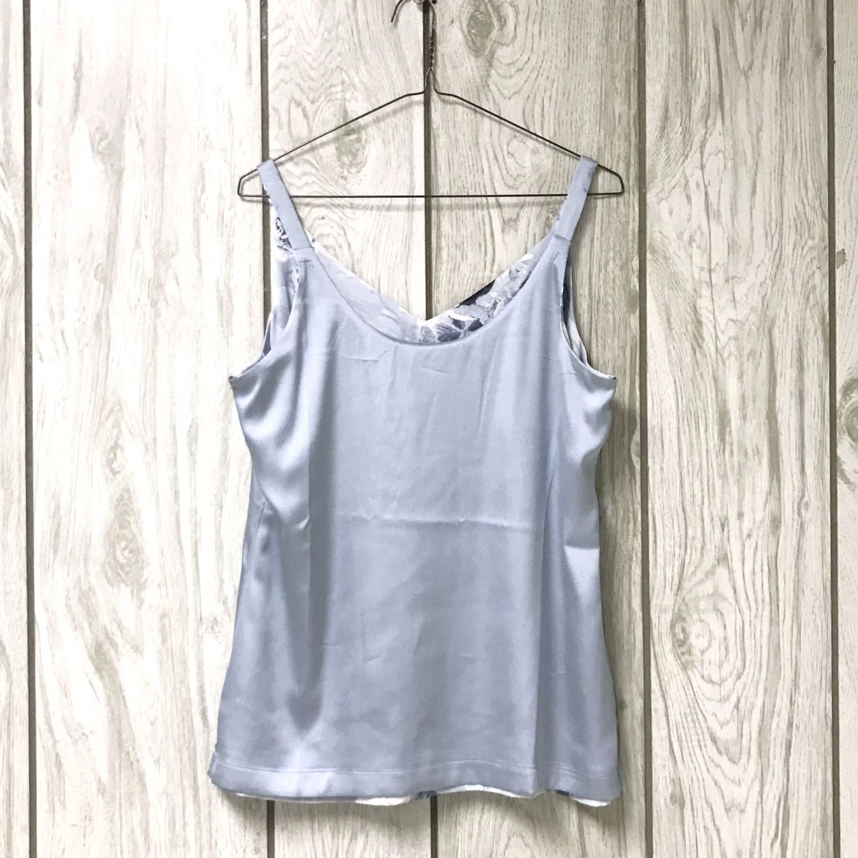 White House Black Market WHBM Women Tank Top Indigo Floral Rose V-Neck Reversible Camisole XS Size XS / US 0-2 / IT 36-38 - 3 Thumbnail