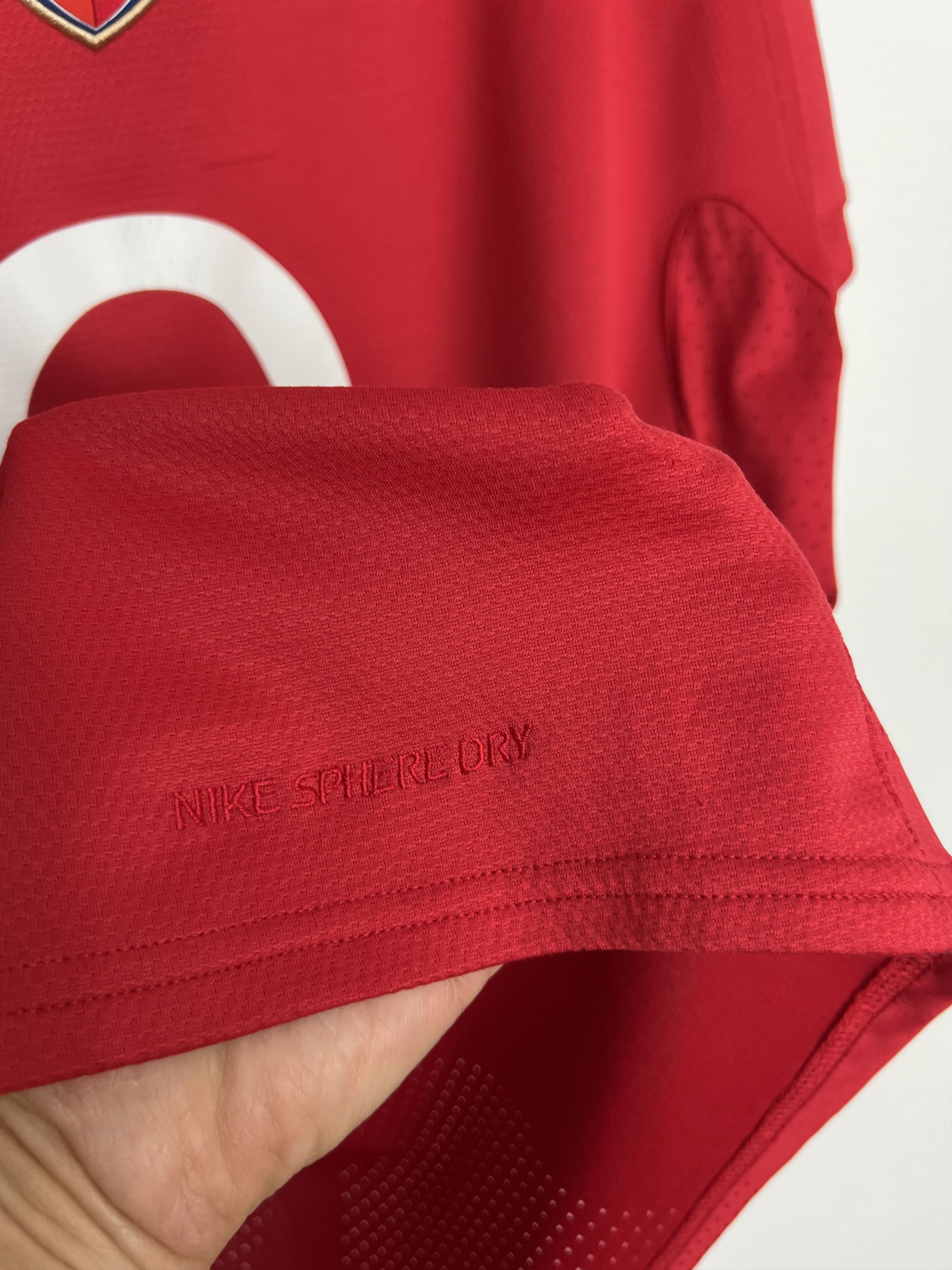 Nike Arsenal o2 Football Shirt Soccer Train Jersey Gunners Size US L / EU 52-54 / 3 - 4 Thumbnail