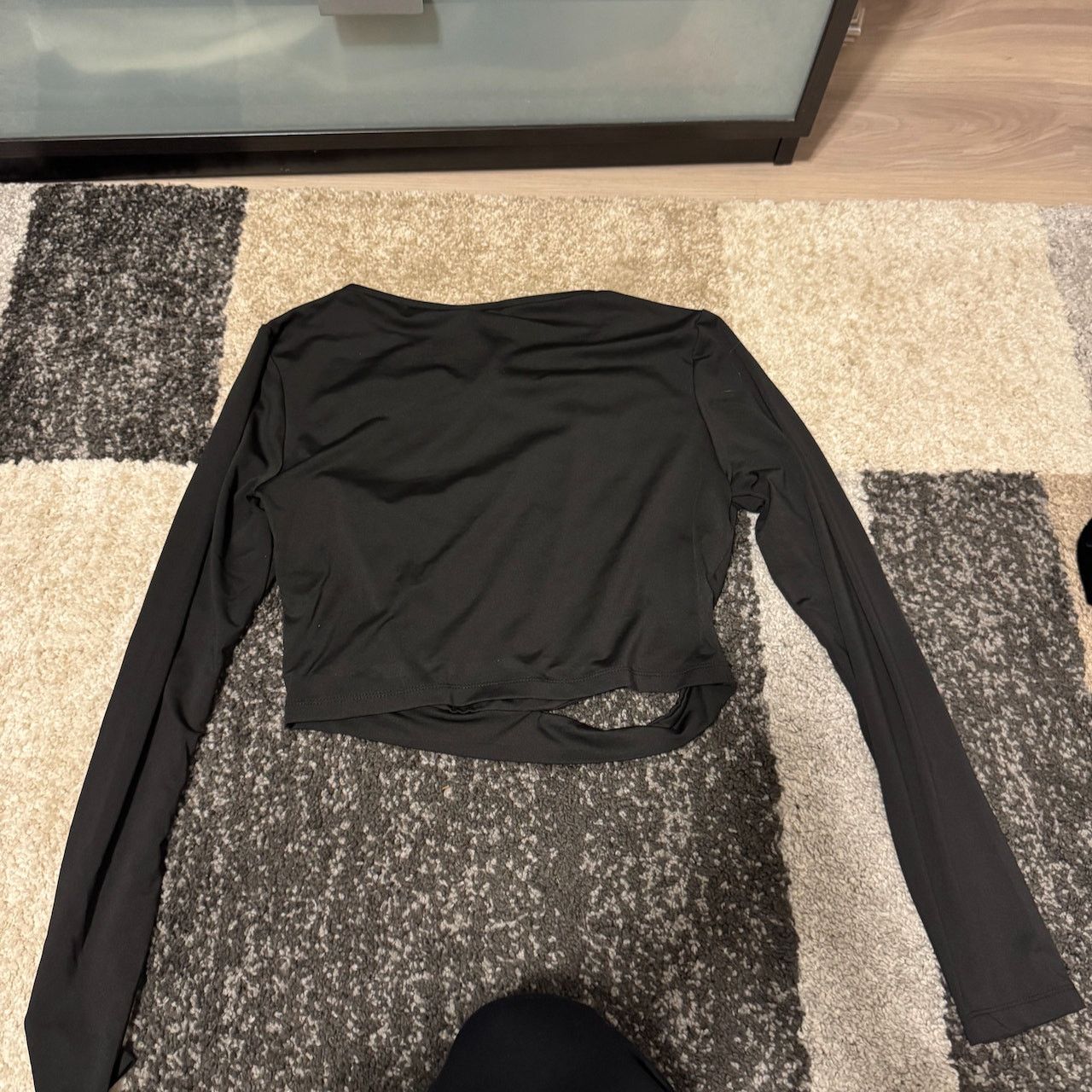 PRINCESS POLLY NWT Princess Polly Long Sleeve Cut Out Black Crop Top Size L / US 10 / IT 46 - 4 Thumbnail