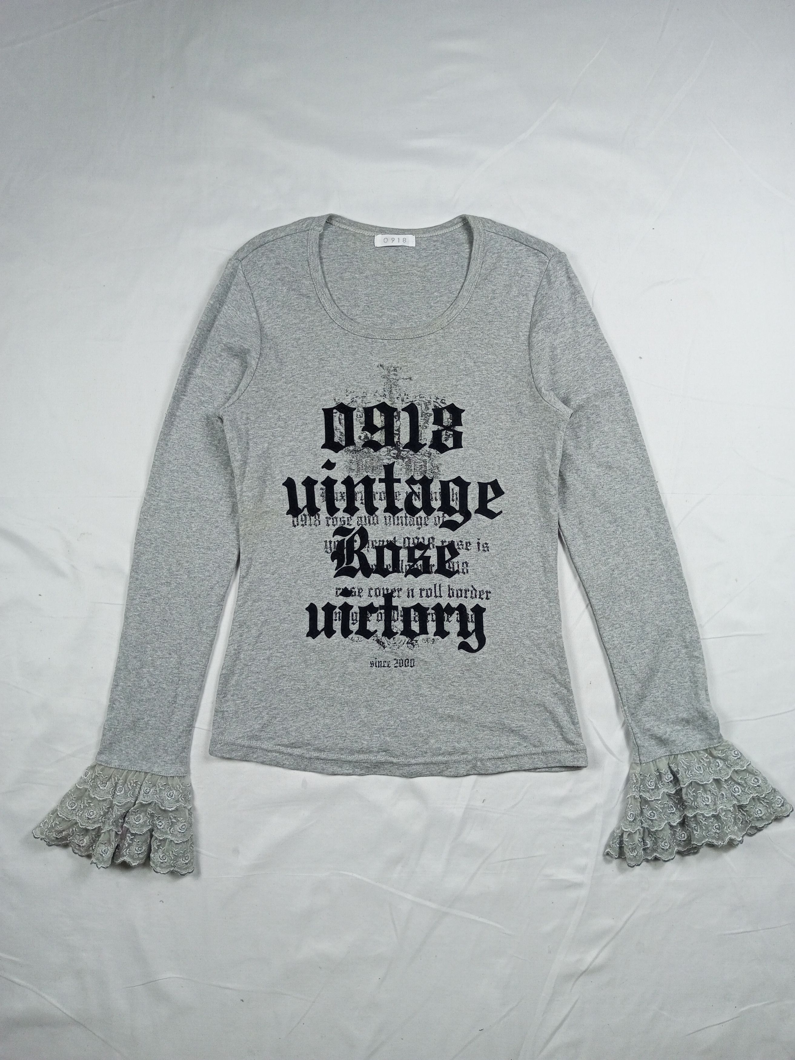 Long-sleeve Poem Tshirt with lace at the sleeve Issey Style