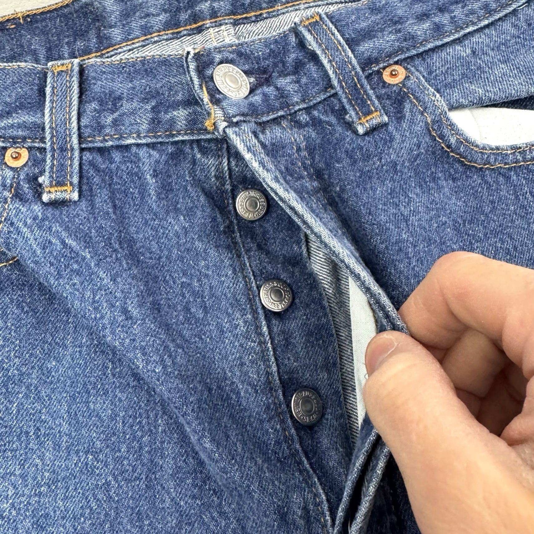Levi's VINTAGE Levi's 501 Jeans Men Adult 31x30 Button Fly Made In USA Straight Blue 100% Cotton USA Womens Mens? Size US 31 - 6 Thumbnail