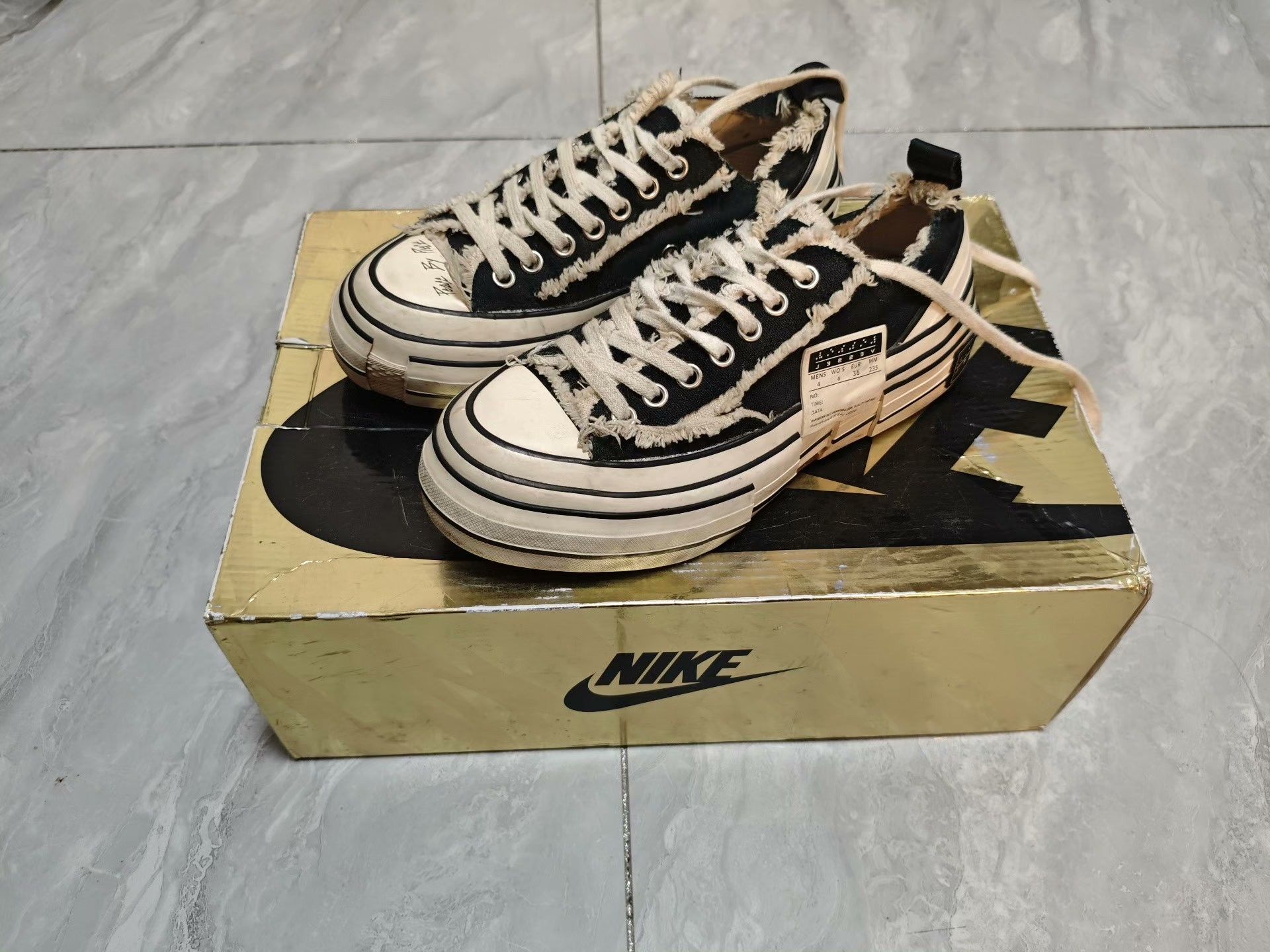 Yohji Yamamoto Yohji Yamamoto Black Lowtop Sneakers us_6 Women Size US 6 / IT 36 - 1 Thumbnail