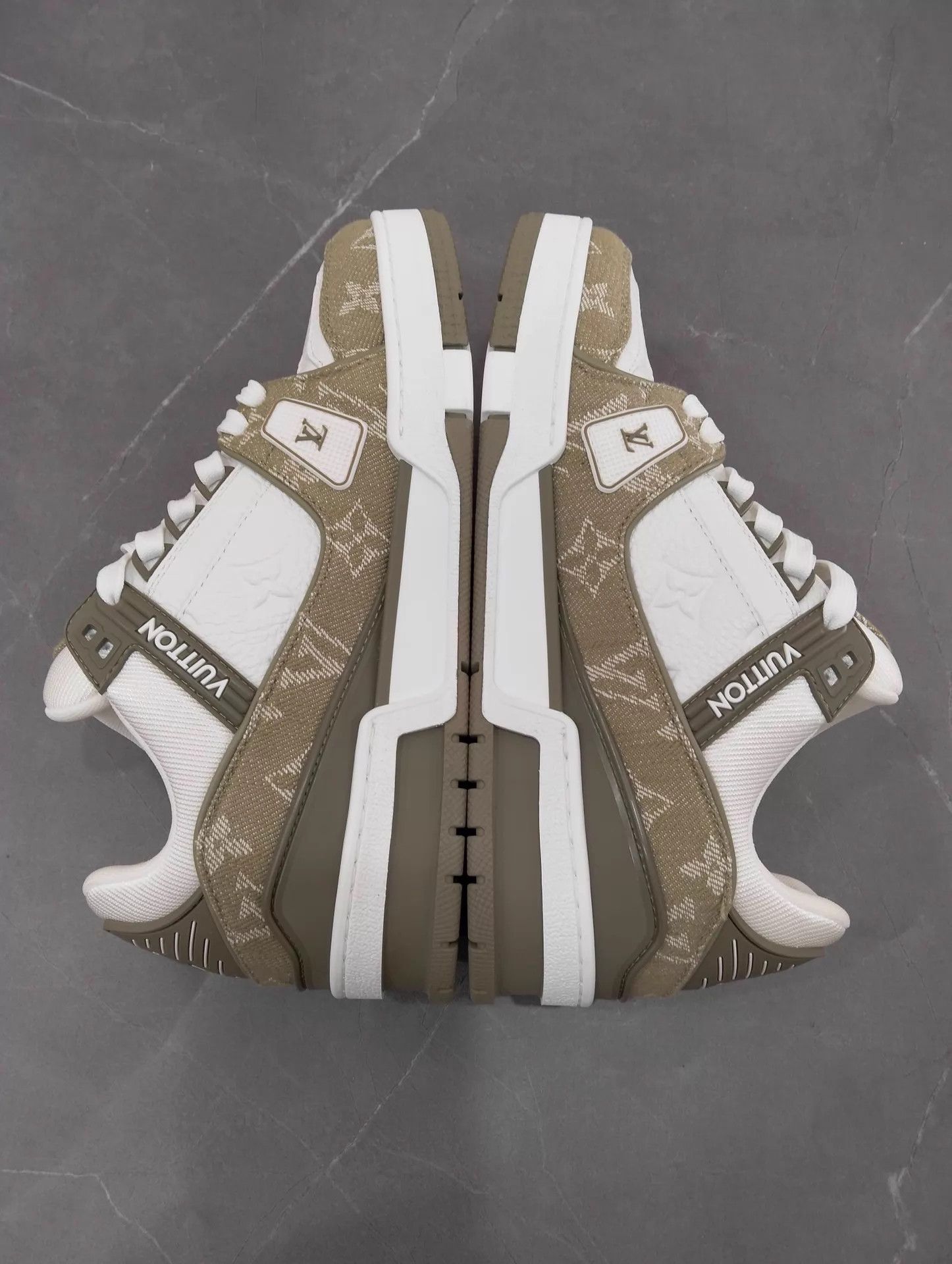 Louis Vuitton Louis Vuitton Trainer White Green 37.5 Size US 7 / IT 37 - 2 Thumbnail