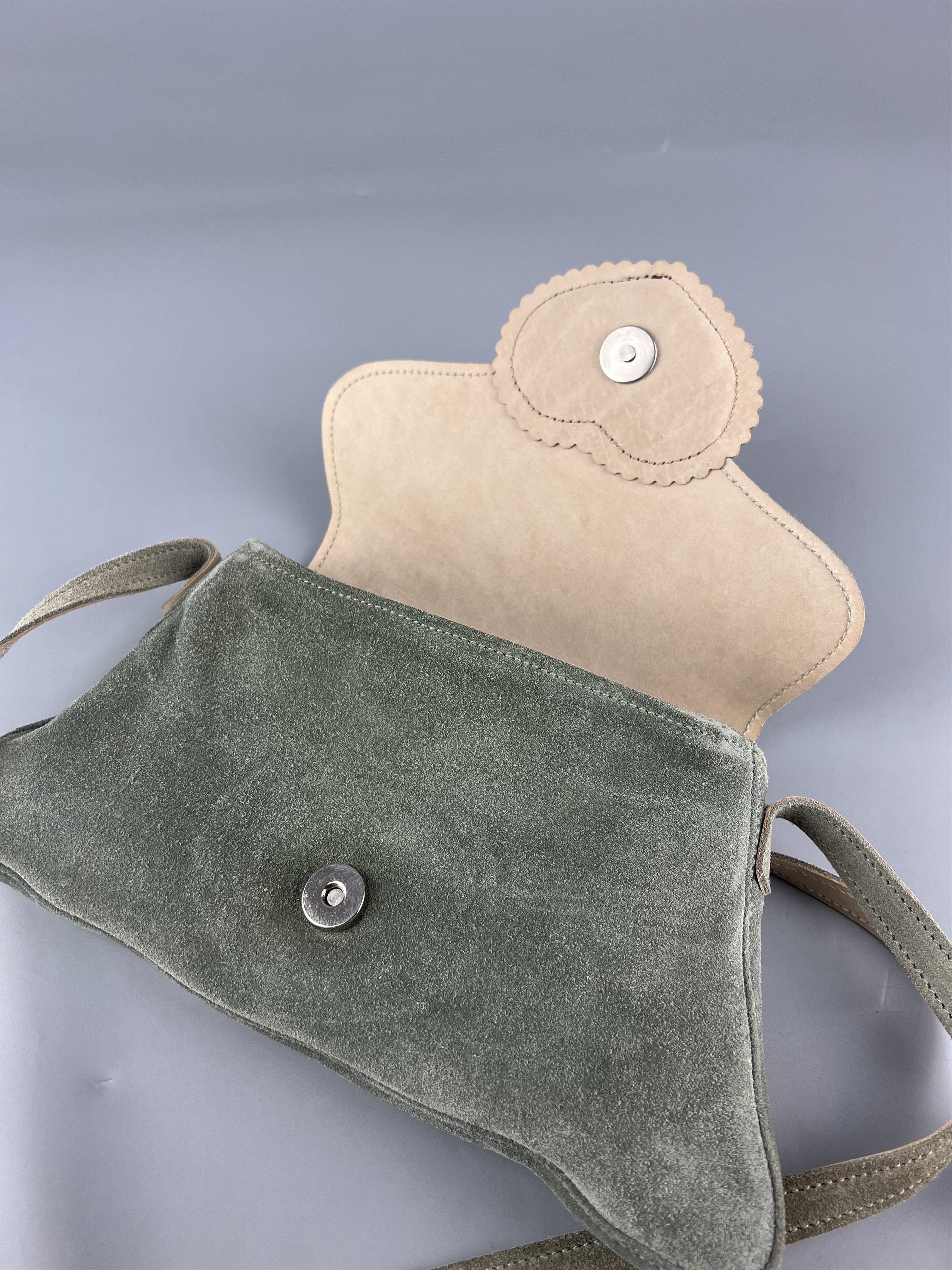 Handmade × Leather Töpfer Handmade in Bavaria Rare Vintage Suede Crossbody Bag Size ONE SIZE - 8 Thumbnail