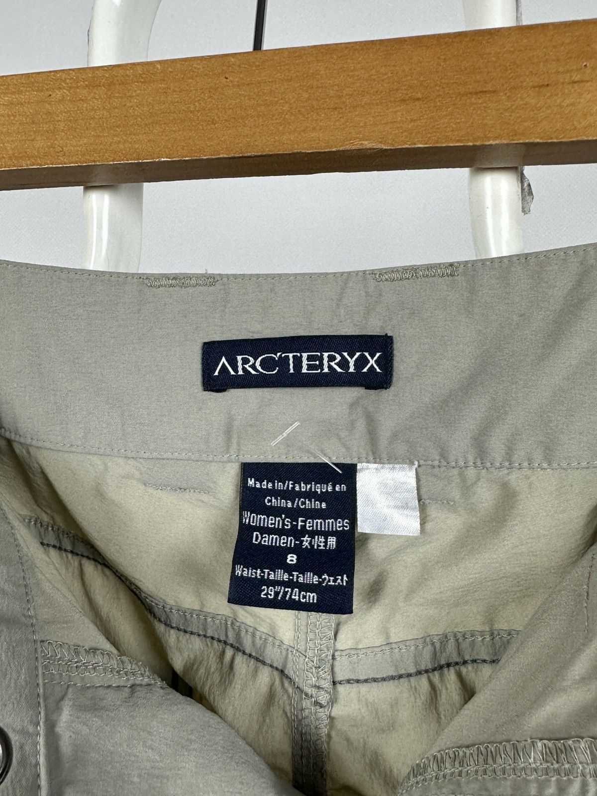 Arc'teryx Vintage Arcteryx Nylon Light Grey Cargo Pants Travis Style Size US 31 - 18 Thumbnail