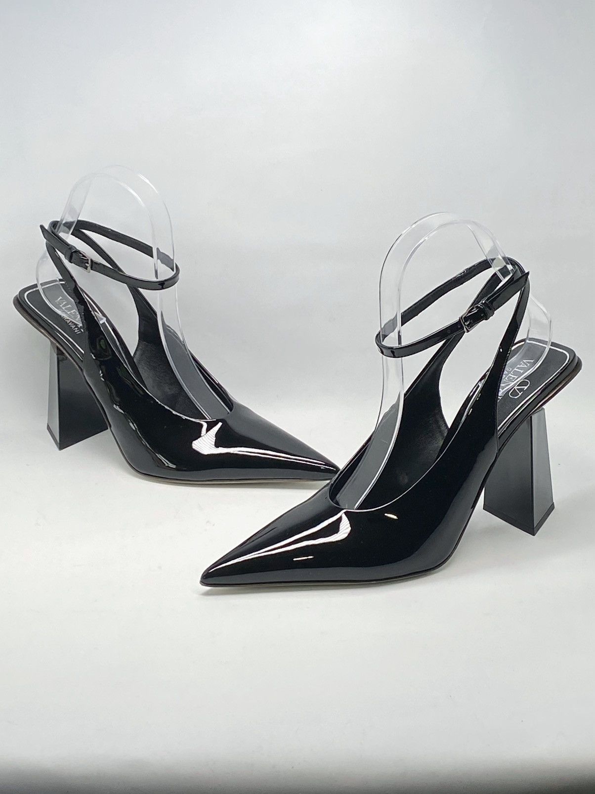Valentino Valentino Garavani One Stud Patent Leather Pumps size 37 Size US 7 / IT 37 - 8 Thumbnail