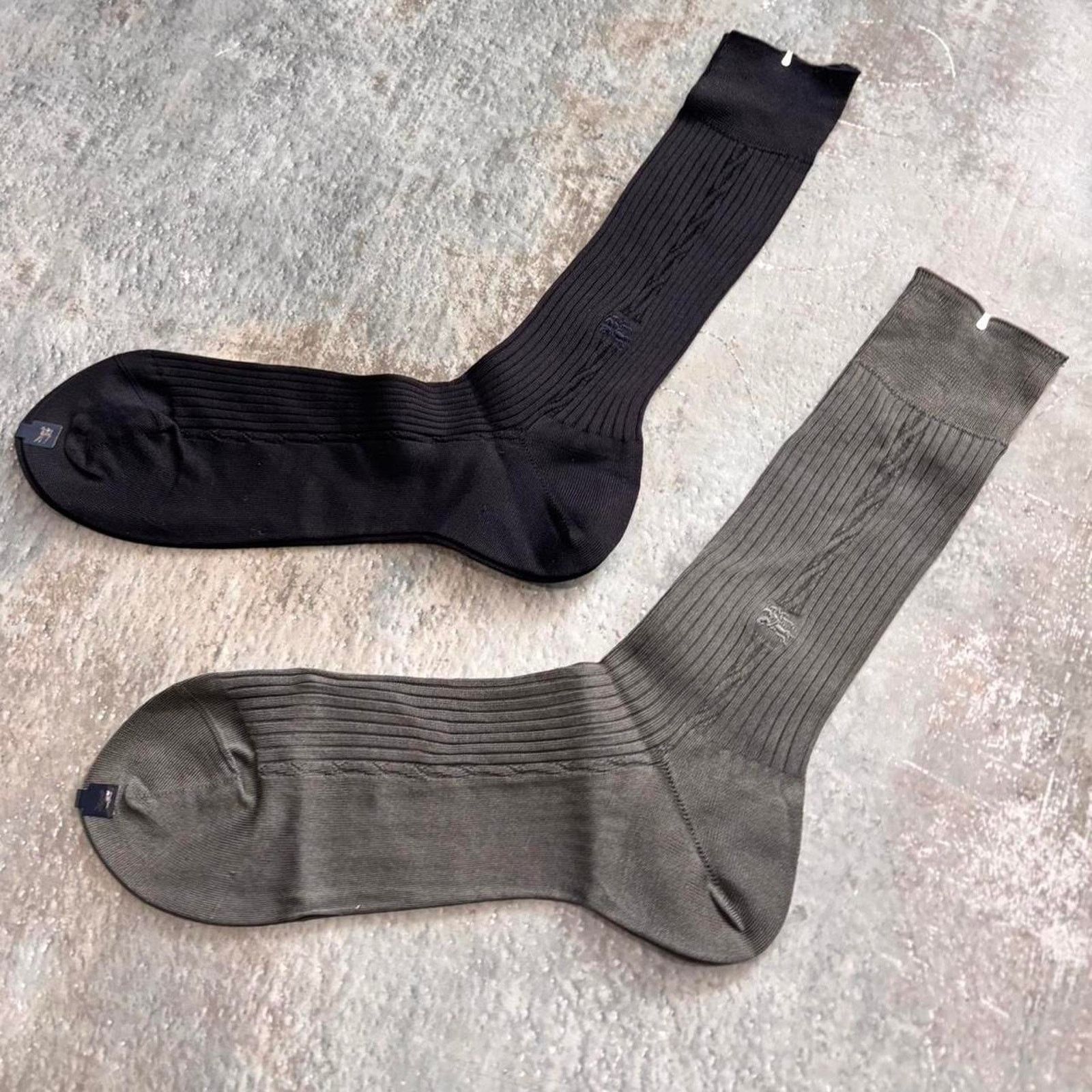 Burberry Vintage 90s Black & Grey Burberry Dress Socks. Mens 7 Size ONE SIZE - 2 Thumbnail