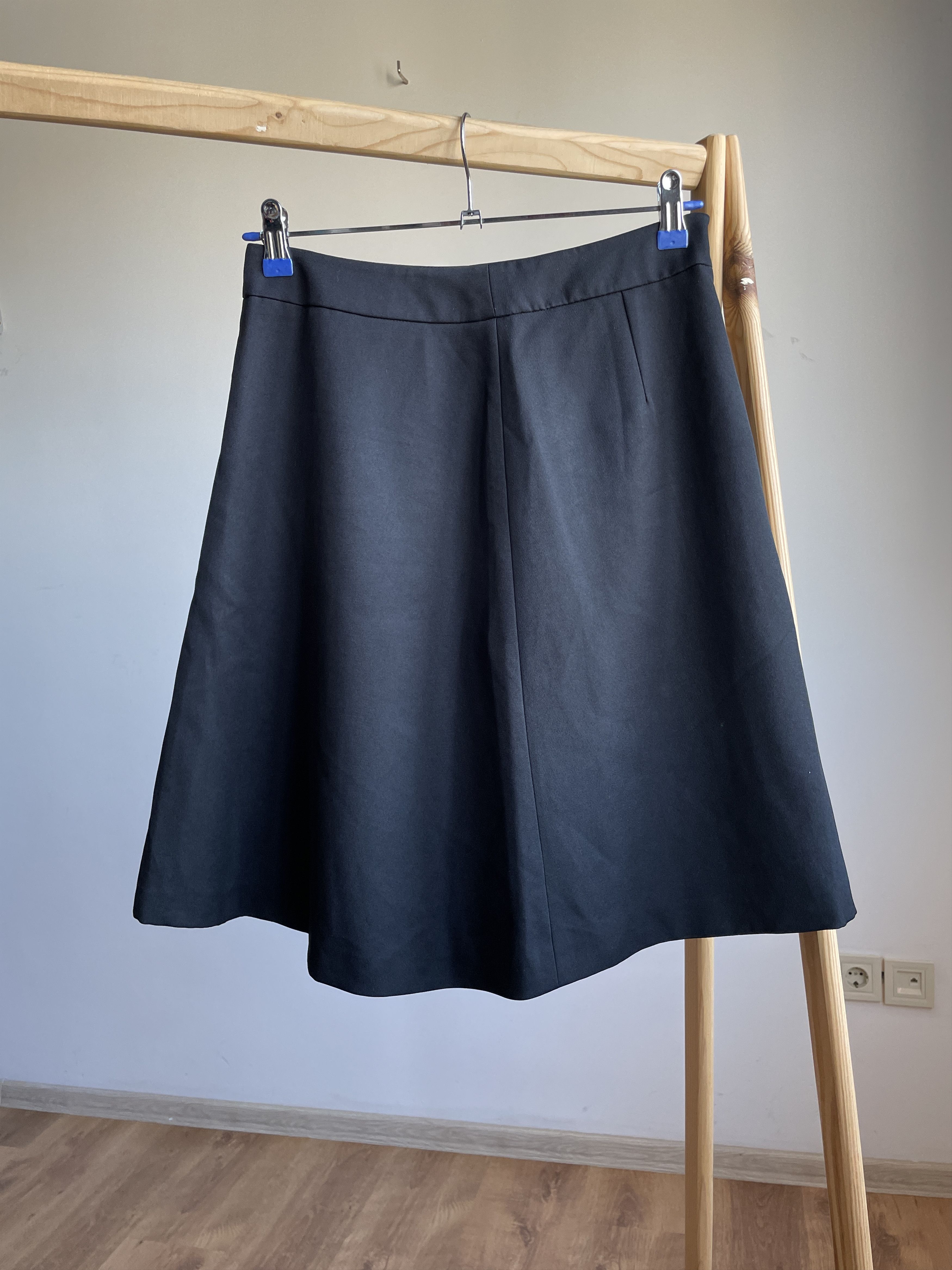 Louis Vuitton Louis Vuitton Uniformes Flared Midi Skirt Size EUR 36 Size 25" / US 0 / IT 36 - 1 Thumbnail