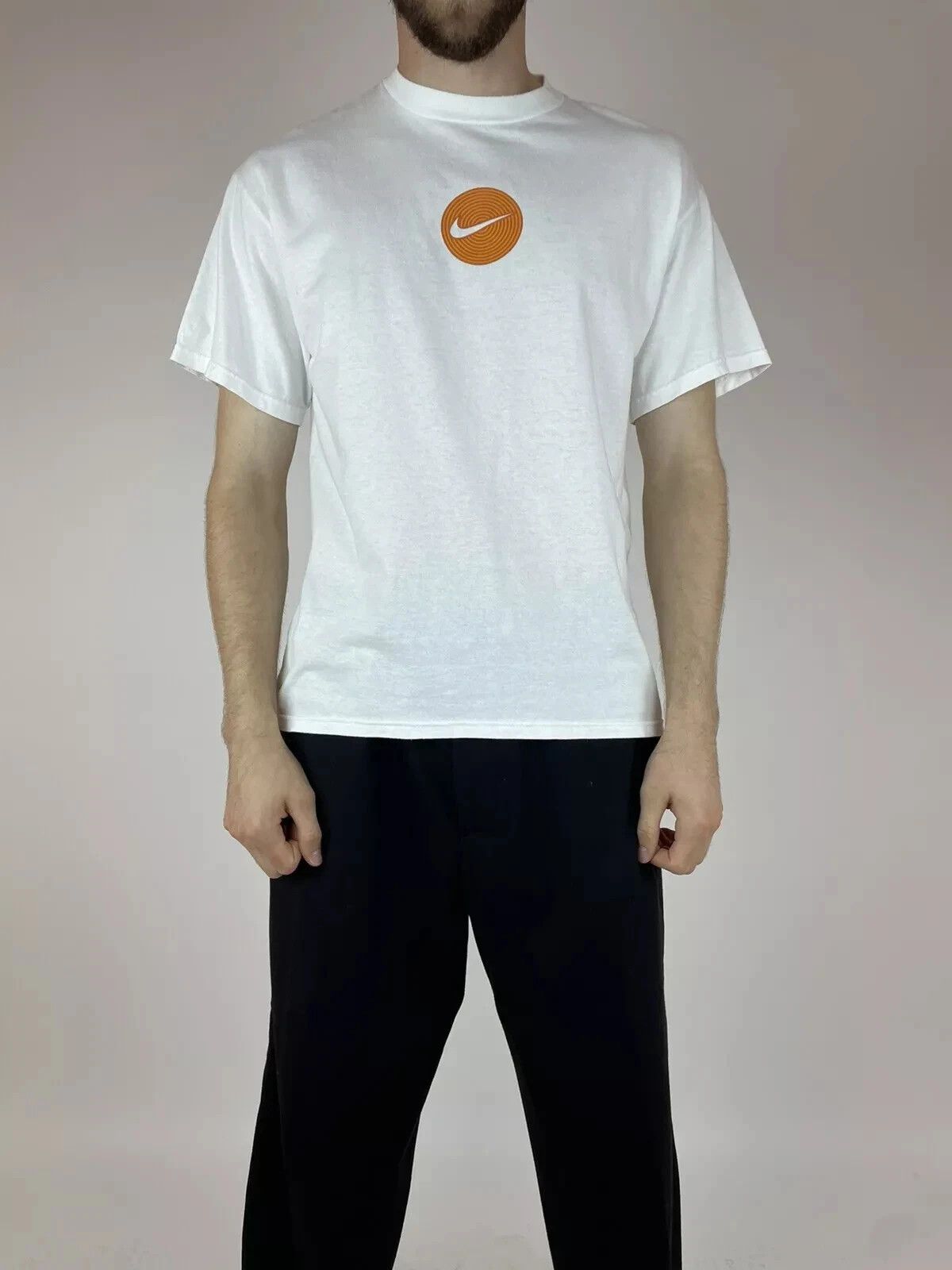 Nike VINTAGE NIKE 2000s T-SHIRT MENS CETRE LOGO SWOOSH BLOKE Size US L / EU 52-54 / 3 - 4 Thumbnail