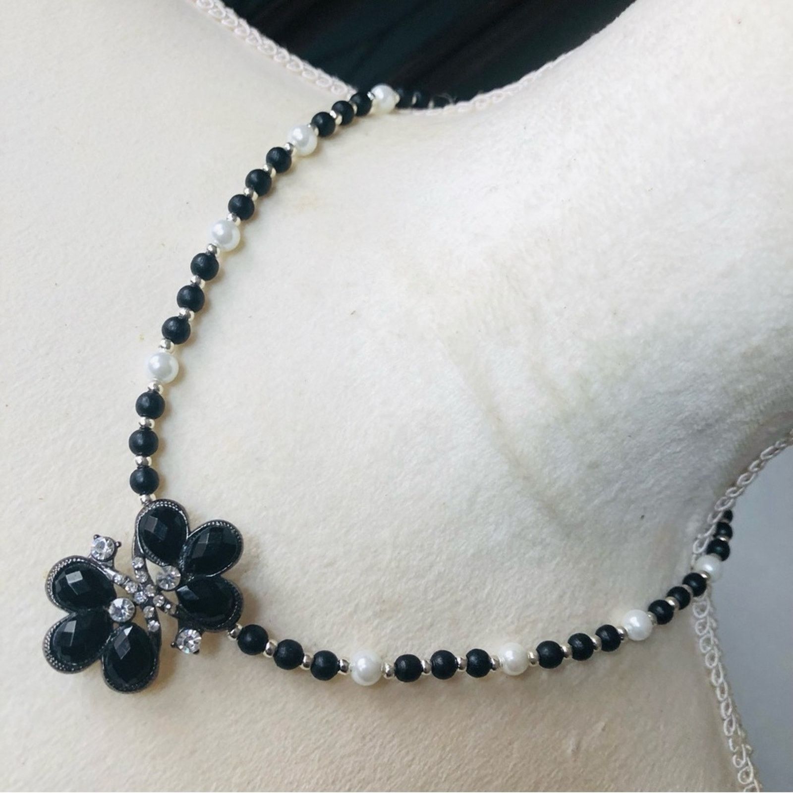 Handmade Handcrafted repurpose black and white Pearl necklace Size ONE SIZE - 1 Thumbnail